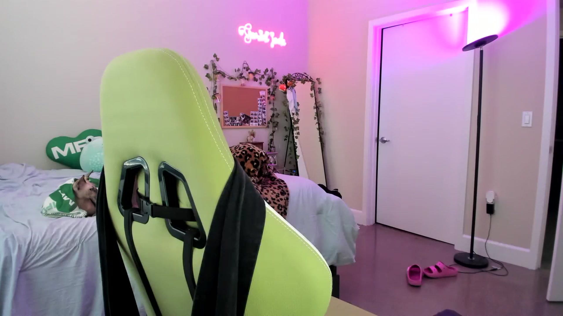 Gallery image thumbnail from GeminiJade69's myfreecams stream on, 07/17/2023, 23:38 image 19 of 20