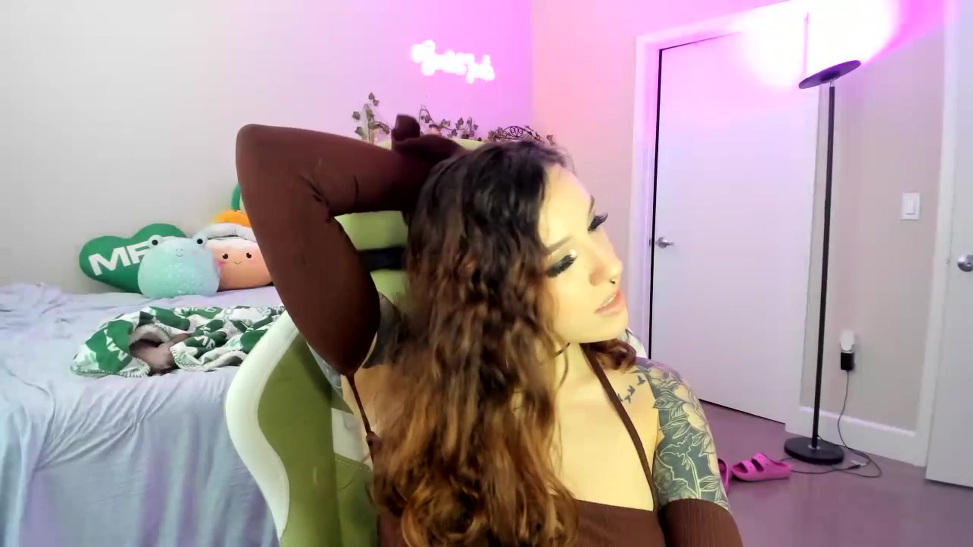 Gallery image thumbnail from GeminiJade69's myfreecams stream on, 07/17/2023, 23:38 image 9 of 20