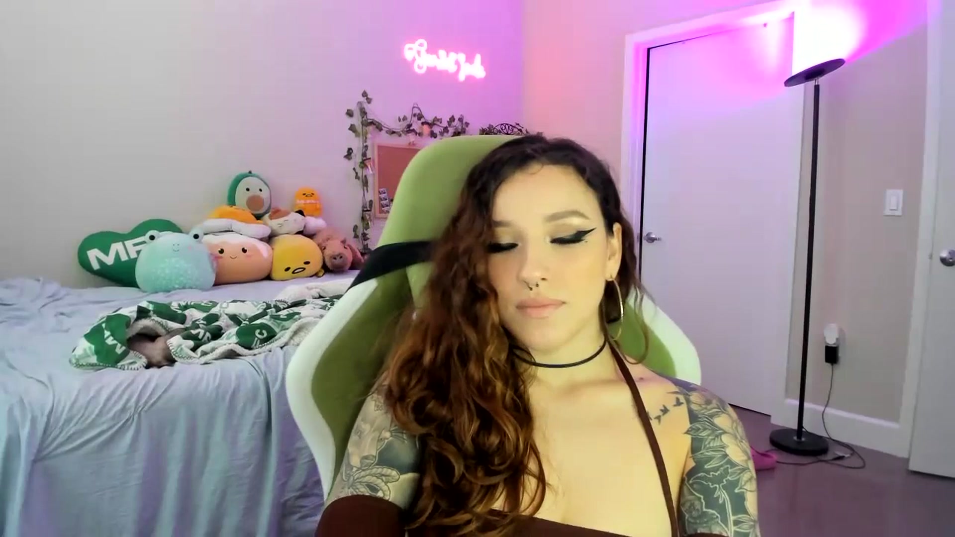 Gallery image thumbnail from GeminiJade69's myfreecams stream on, 07/17/2023, 23:38 image 11 of 20