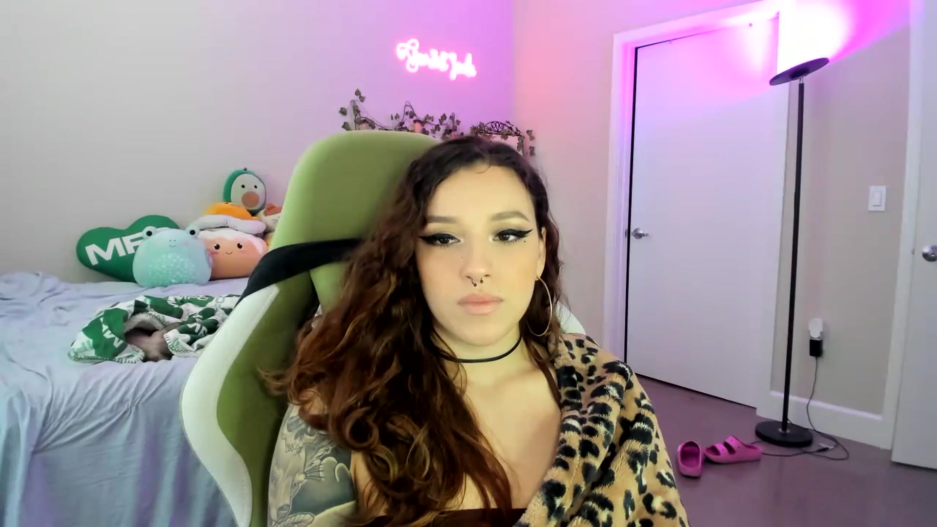 Gallery image thumbnail from GeminiJade69's myfreecams stream on, 07/17/2023, 23:38 image 15 of 20