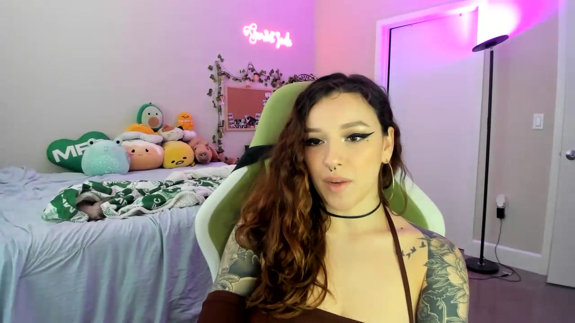 Gallery image thumbnail from GeminiJade69's myfreecams stream on, 07/17/2023, 23:38 image 10 of 20