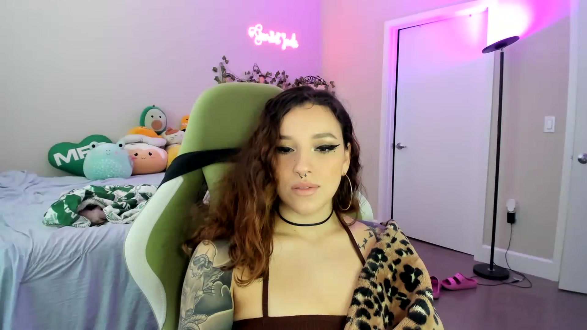 Gallery image thumbnail from GeminiJade69's myfreecams stream on, 07/17/2023, 23:38 image 18 of 20