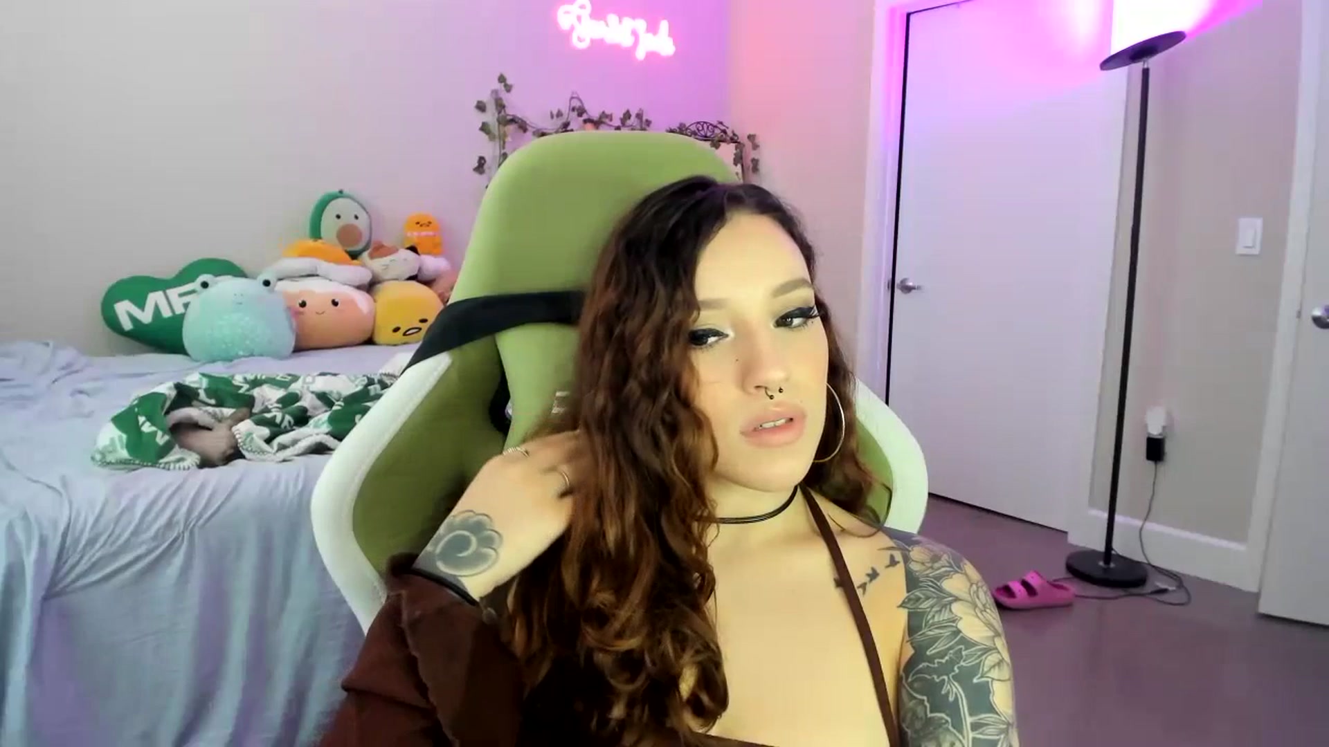 Gallery image thumbnail from GeminiJade69's myfreecams stream on, 07/18/2023, 24:15 image 4 of 20