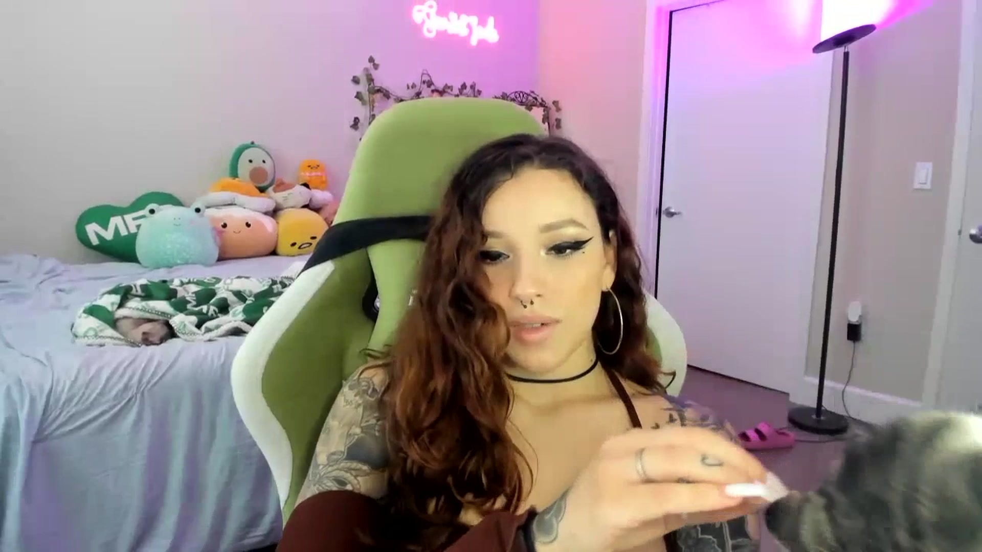 Gallery image thumbnail from GeminiJade69's myfreecams stream on, 07/18/2023, 24:15 image 5 of 20
