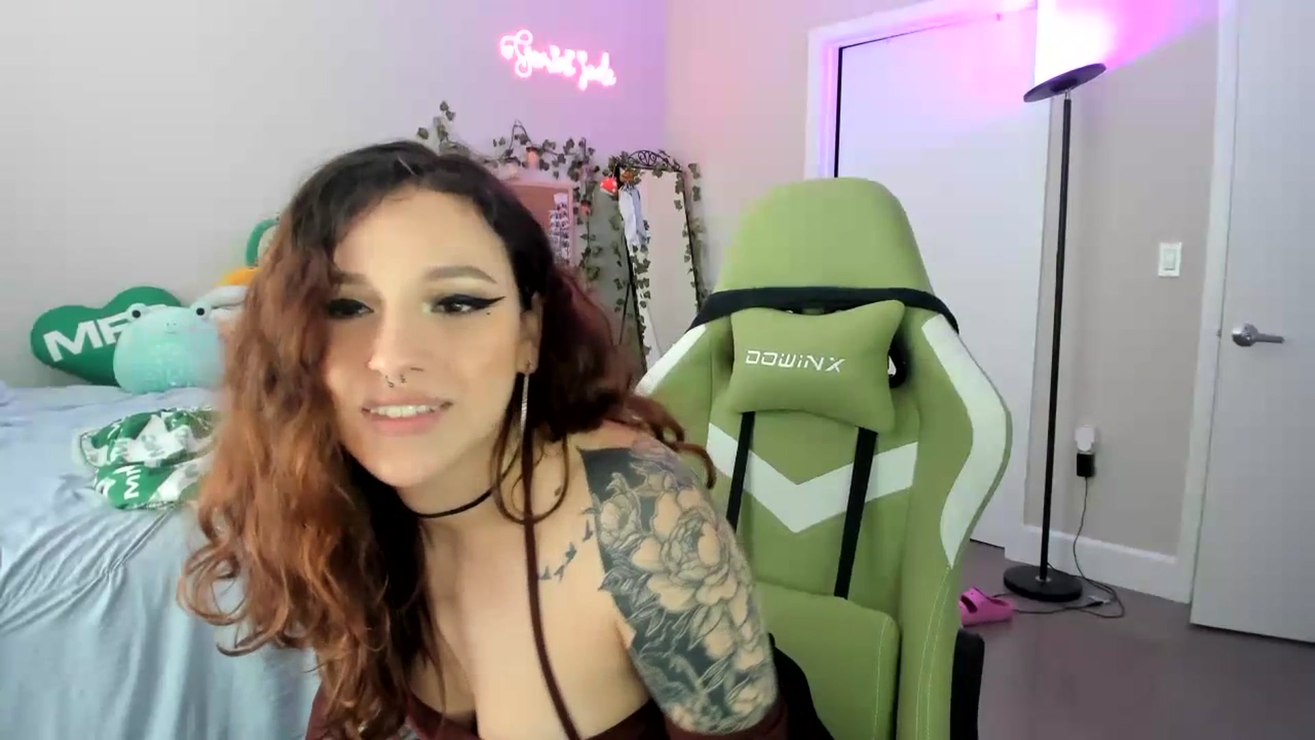 Gallery image thumbnail from GeminiJade69's myfreecams stream on, 07/18/2023, 24:46 image 11 of 20