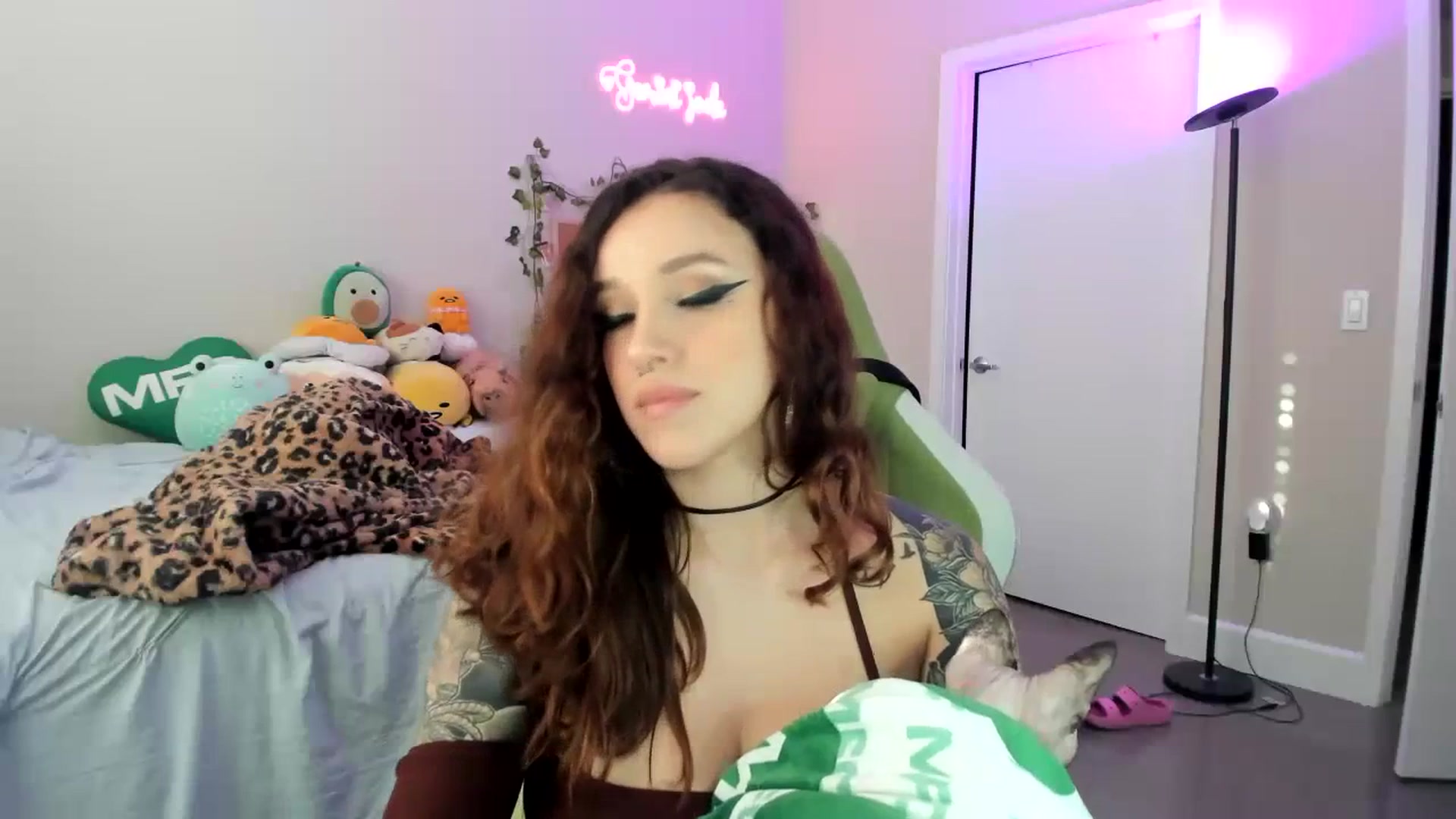 Gallery image thumbnail from GeminiJade69's myfreecams stream on, 07/18/2023, 02:17 image 15 of 20