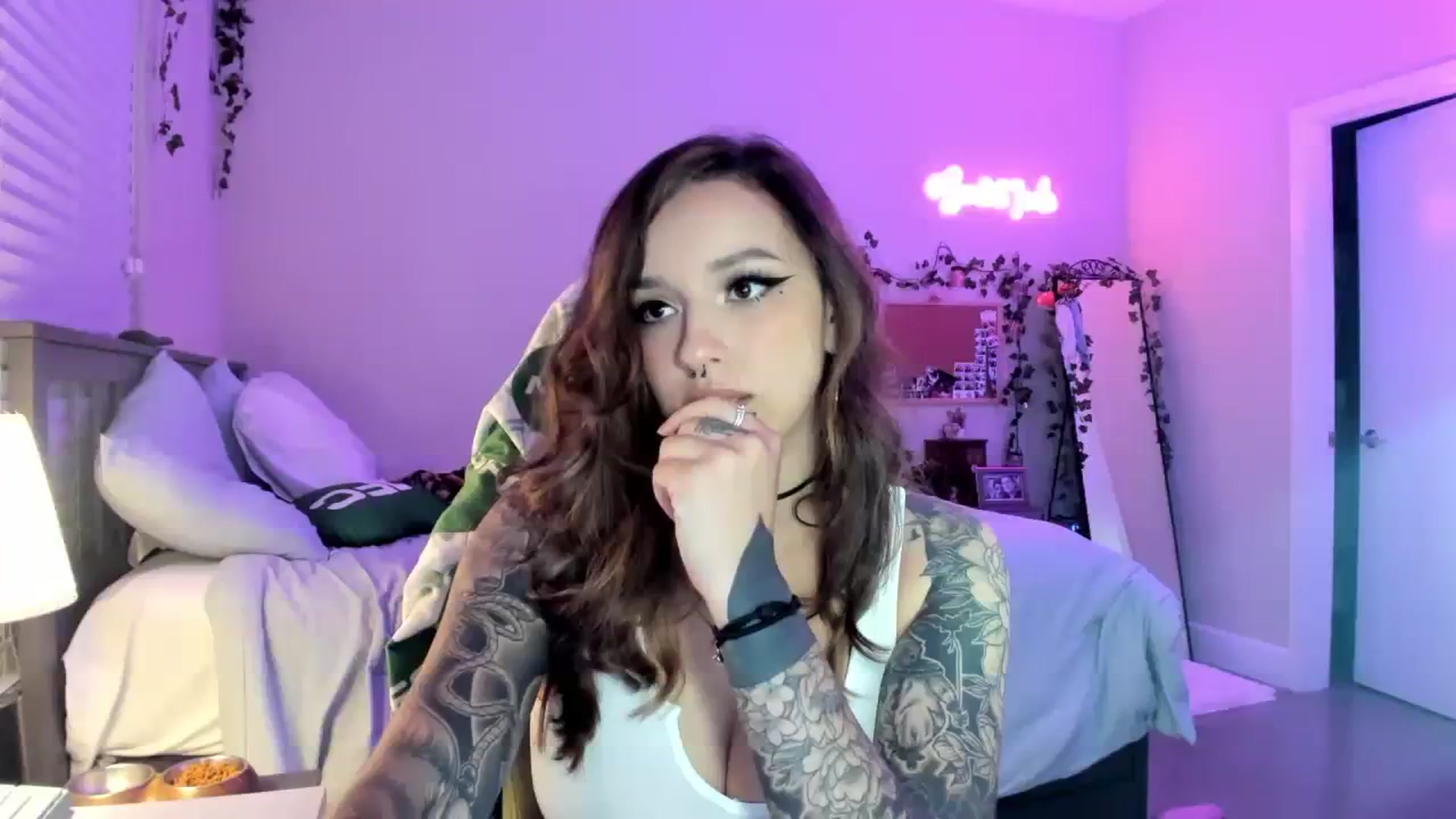 Gallery image thumbnail from GeminiJade69's myfreecams stream on, 07/30/2023, 03:37 image 15 of 20