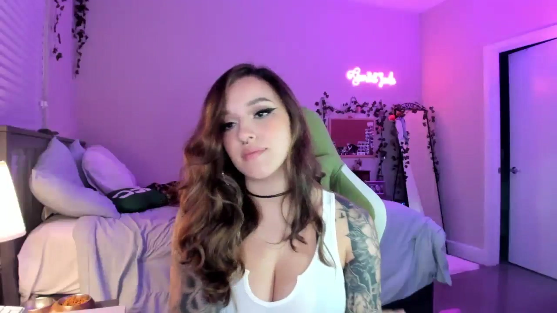 Gallery image thumbnail from GeminiJade69's myfreecams stream on, 07/30/2023, 03:37 image 10 of 20