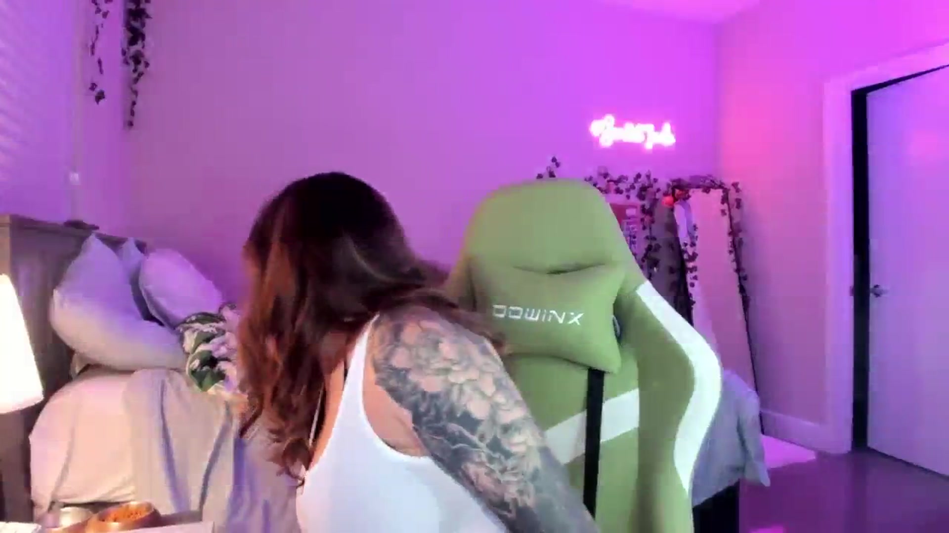 Gallery image thumbnail from GeminiJade69's myfreecams stream on, 07/30/2023, 03:37 image 8 of 20