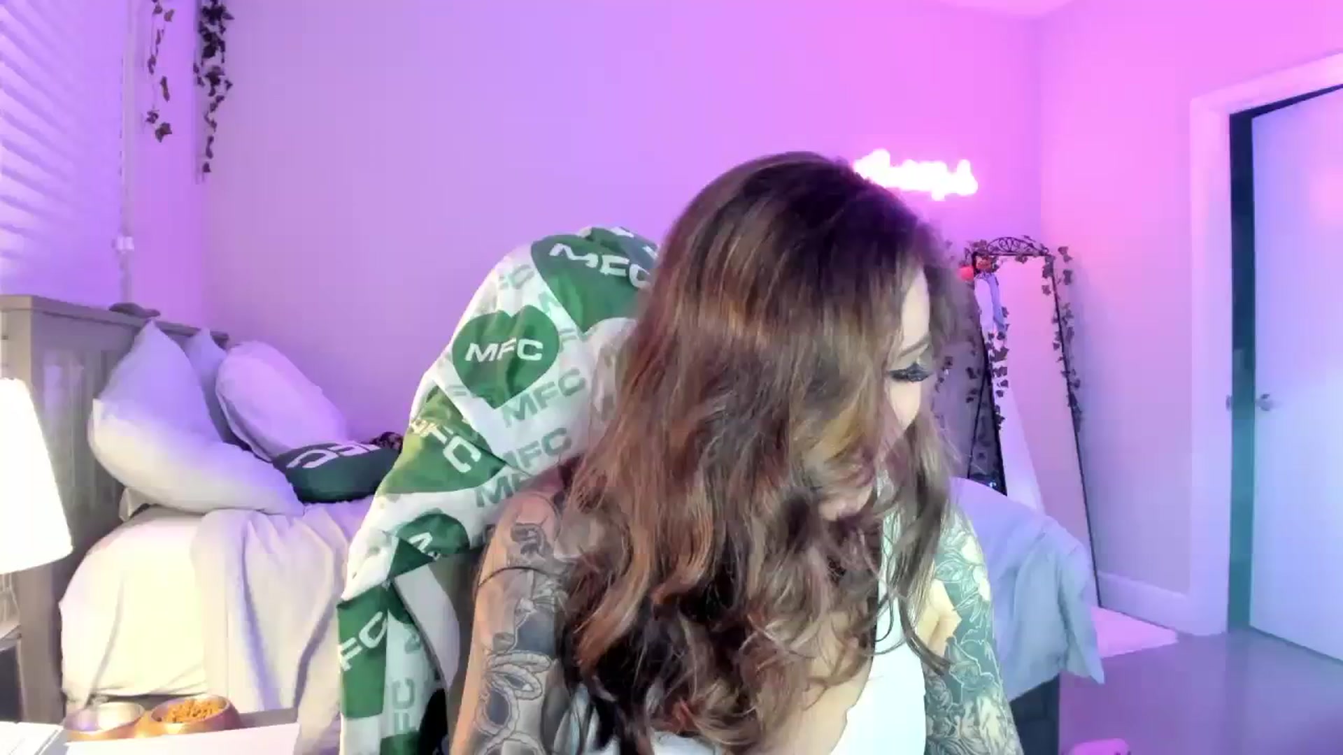 Gallery image thumbnail from GeminiJade69's myfreecams stream on, 07/30/2023, 03:37 image 17 of 20