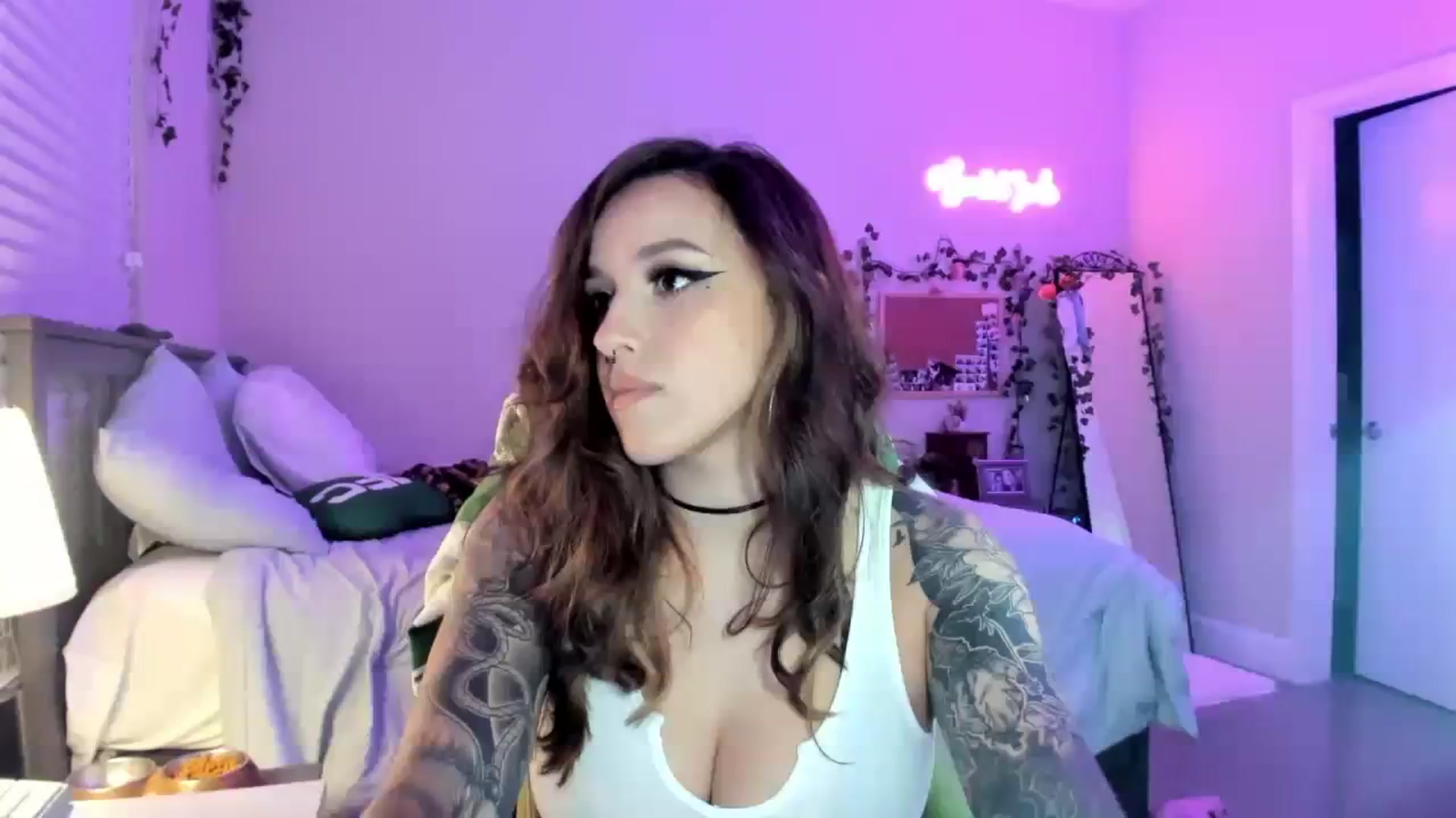 Gallery image thumbnail from GeminiJade69's myfreecams stream on, 07/30/2023, 03:37 image 16 of 20