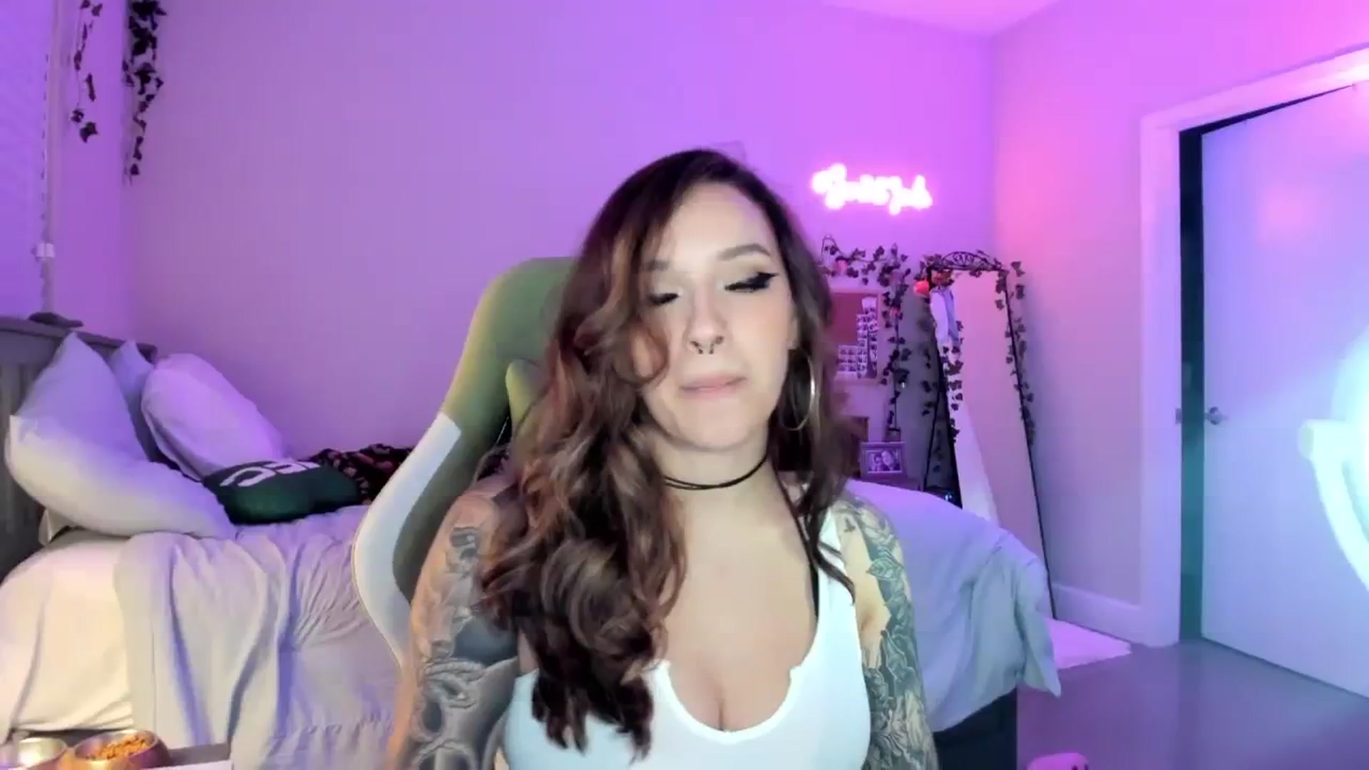 Gallery image thumbnail from GeminiJade69's myfreecams stream on, 07/30/2023, 05:18 image 7 of 20