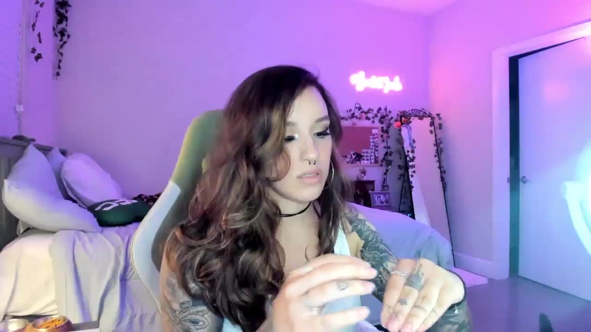 Gallery image thumbnail from GeminiJade69's myfreecams stream on, 07/30/2023, 05:18 image 6 of 20