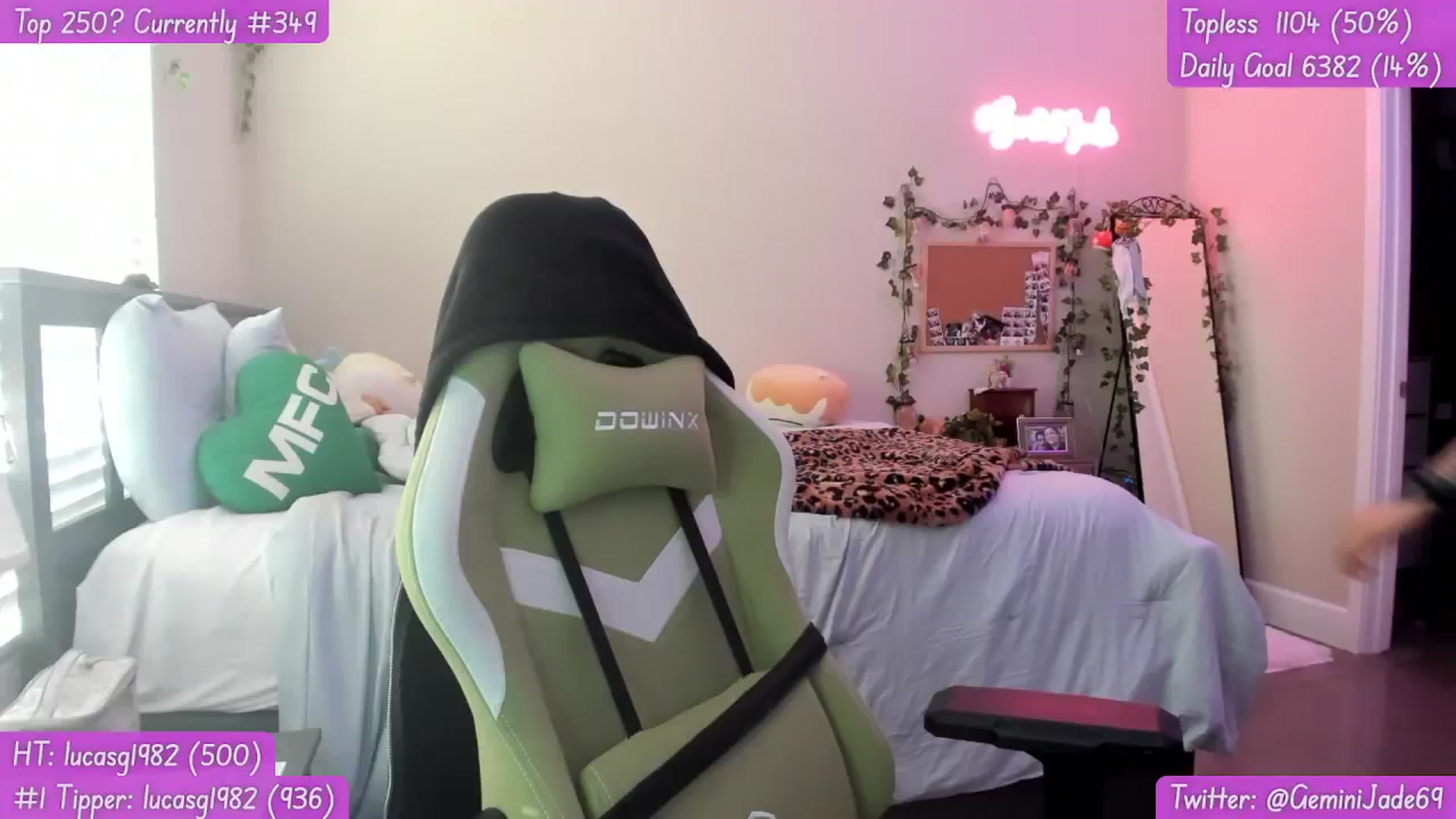 Gallery image thumbnail from GeminiJade69's myfreecams stream on, 08/08/2023, 02:19 image 1 of 20