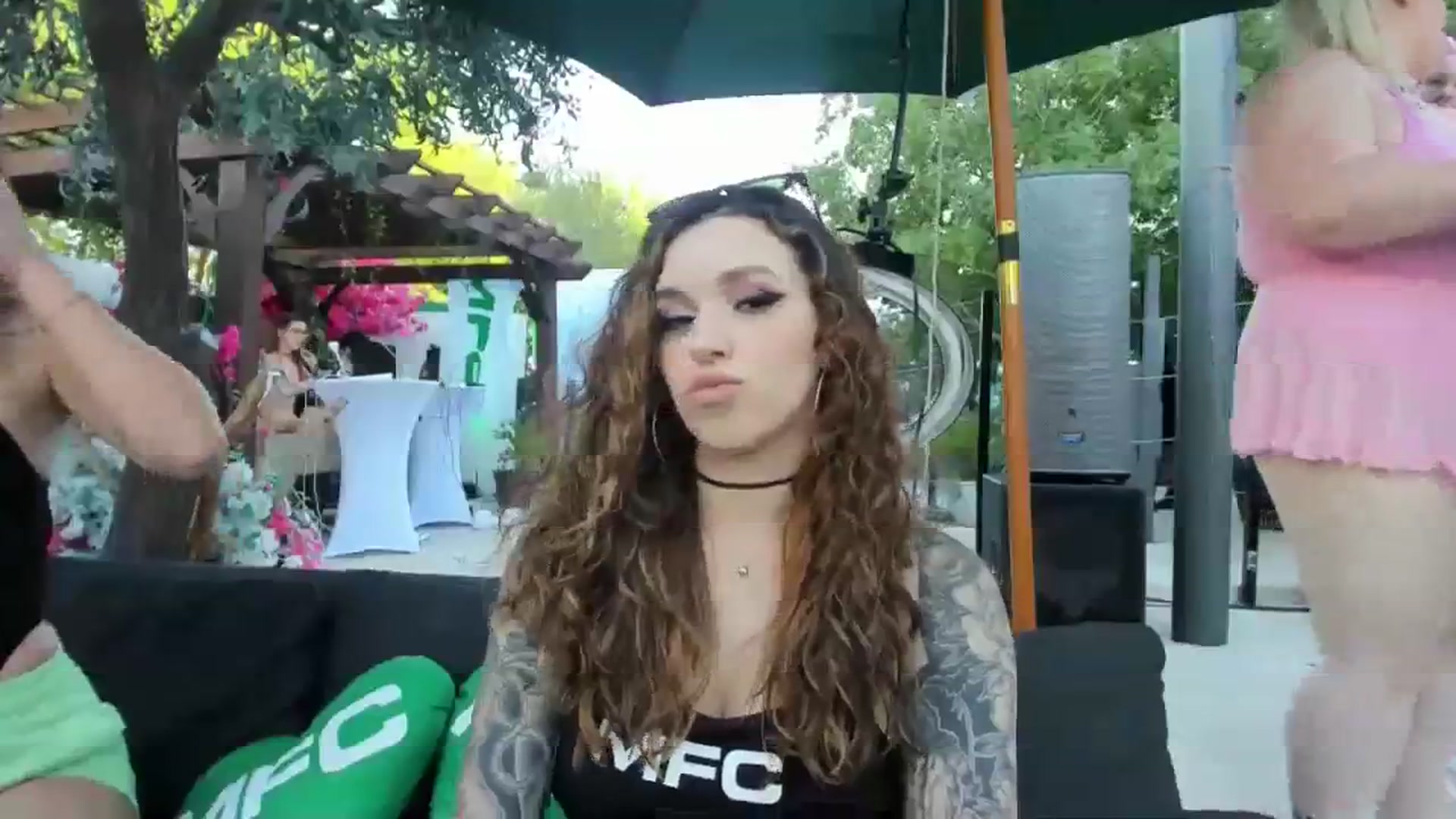 Gallery image thumbnail from GeminiJade69's myfreecams stream on, 10/11/2023, 24:50 image 9 of 20