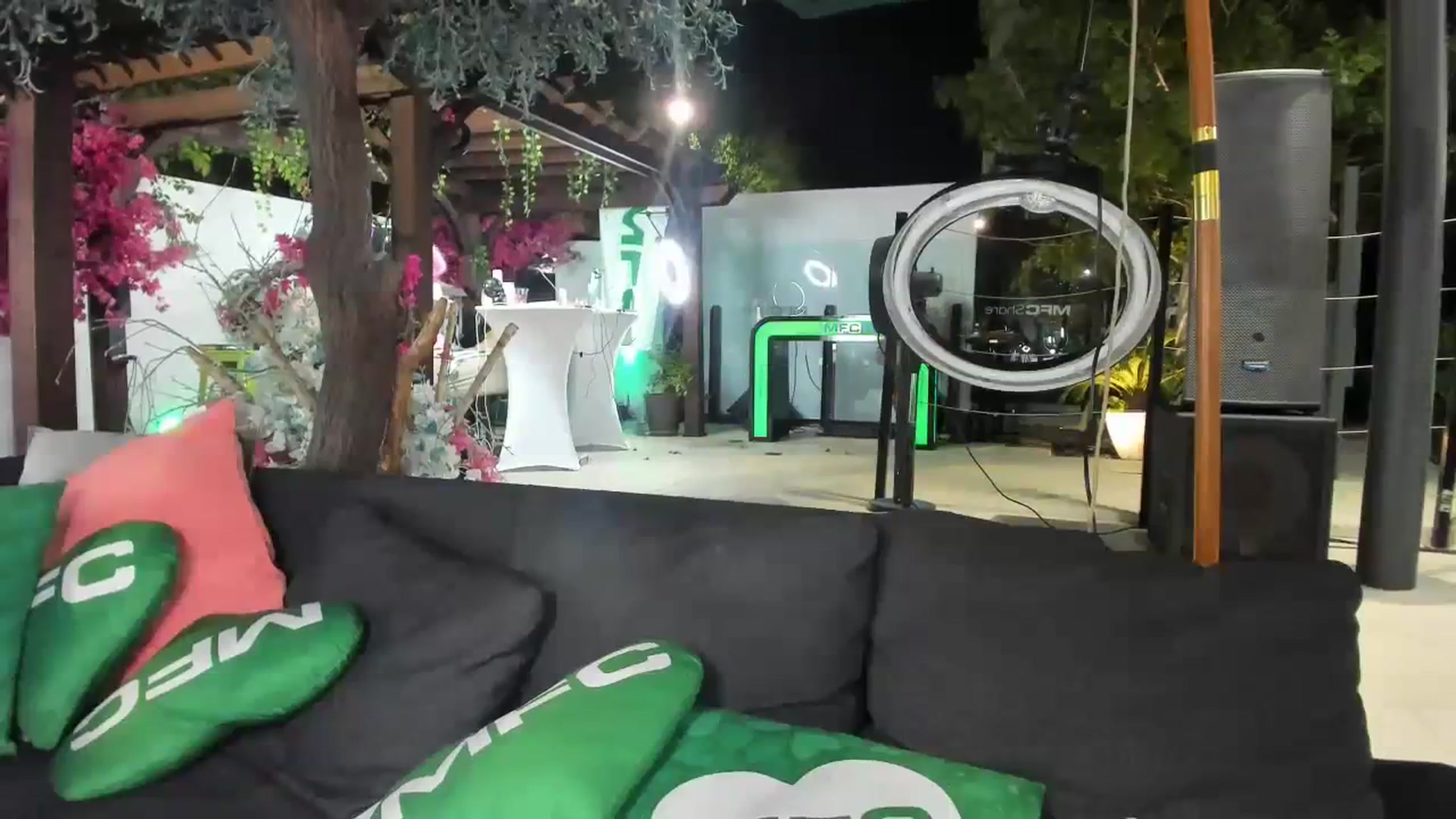 Gallery image thumbnail from GeminiJade69's myfreecams stream on, 10/11/2023, 03:35 image 4 of 20