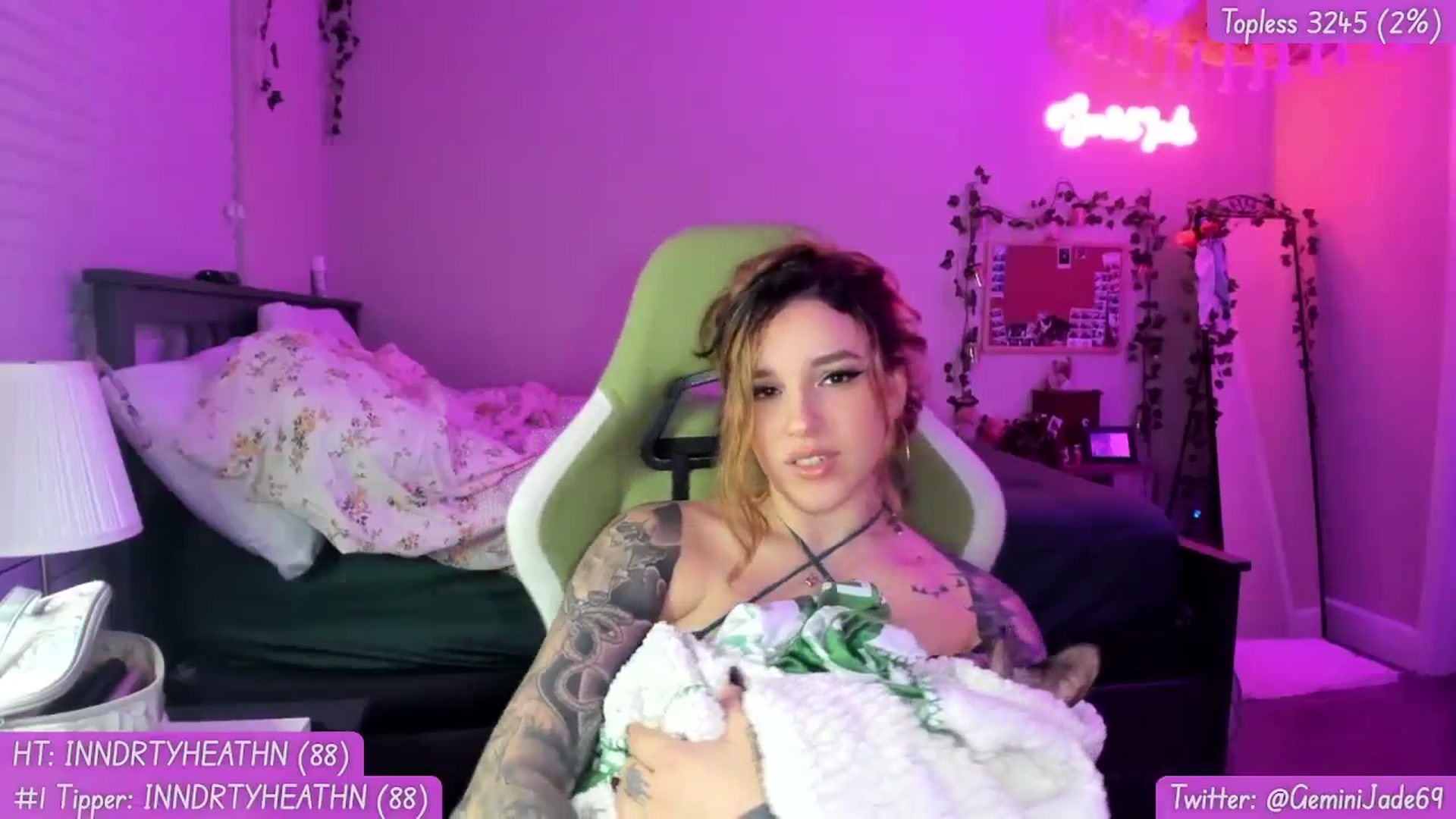 Gallery image thumbnail from GeminiJade69's myfreecams stream on, 11/10/2023, 06:22 image 9 of 20