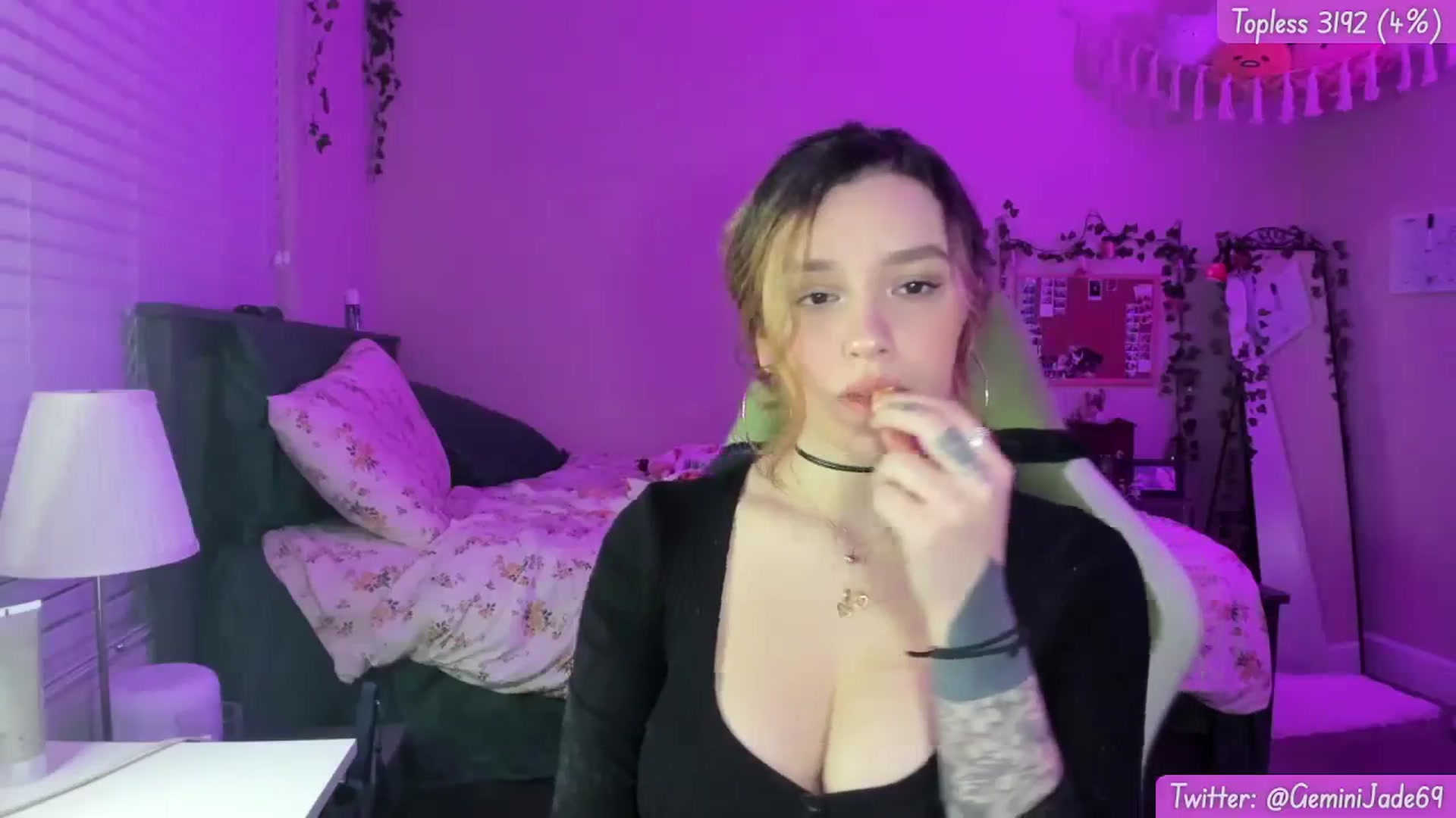 Gallery image thumbnail from GeminiJade69's myfreecams stream on, 12/28/2023, 07:24 image 17 of 20
