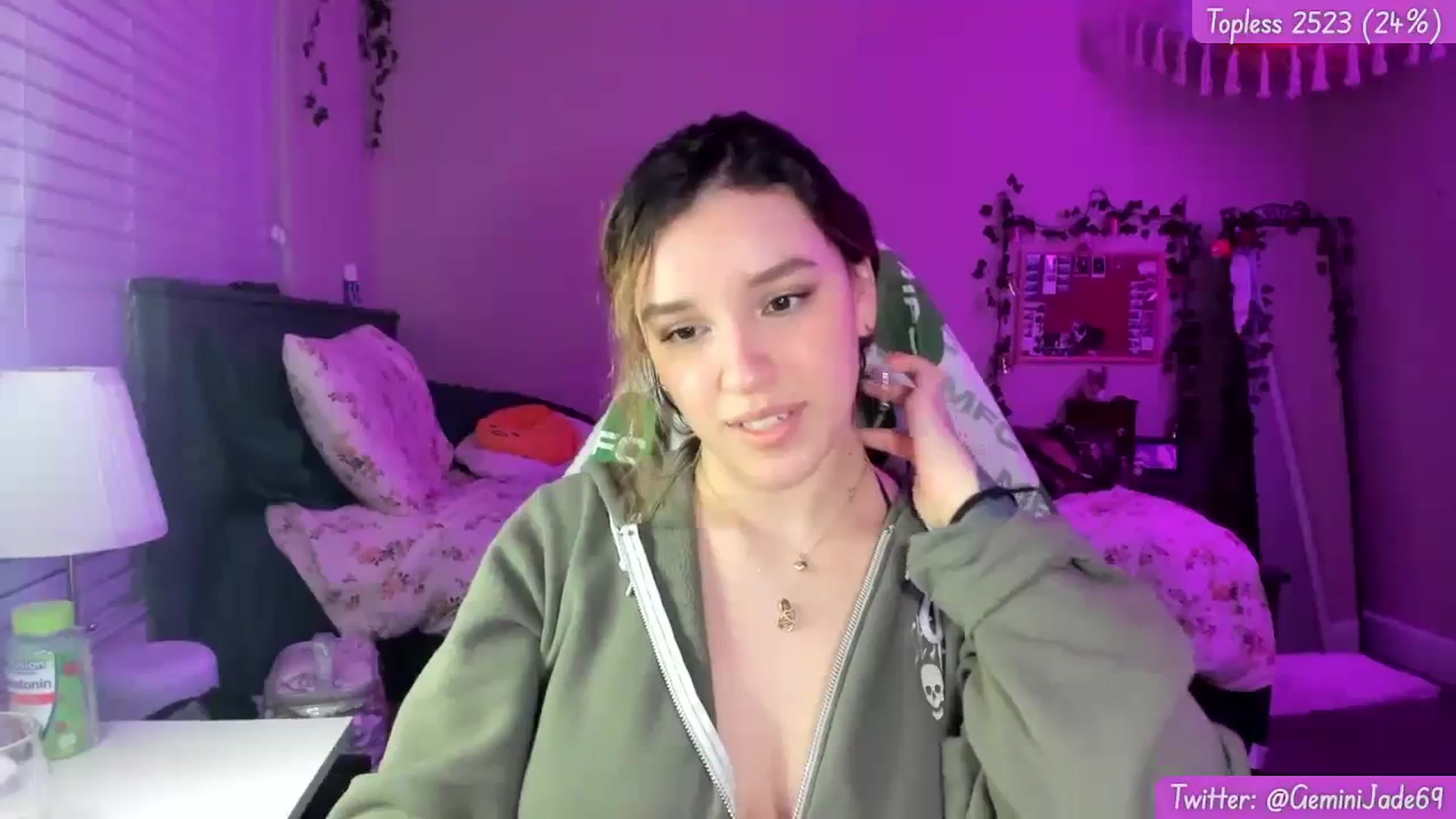 Gallery image thumbnail from GeminiJade69's myfreecams stream on, 01/05/2024, 07:30 image 9 of 20