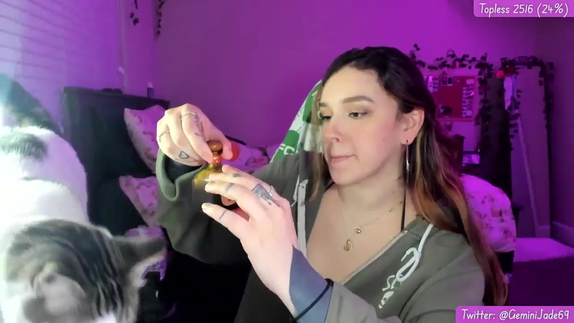 Gallery image thumbnail from GeminiJade69's myfreecams stream on, 01/05/2024, 07:30 image 14 of 20
