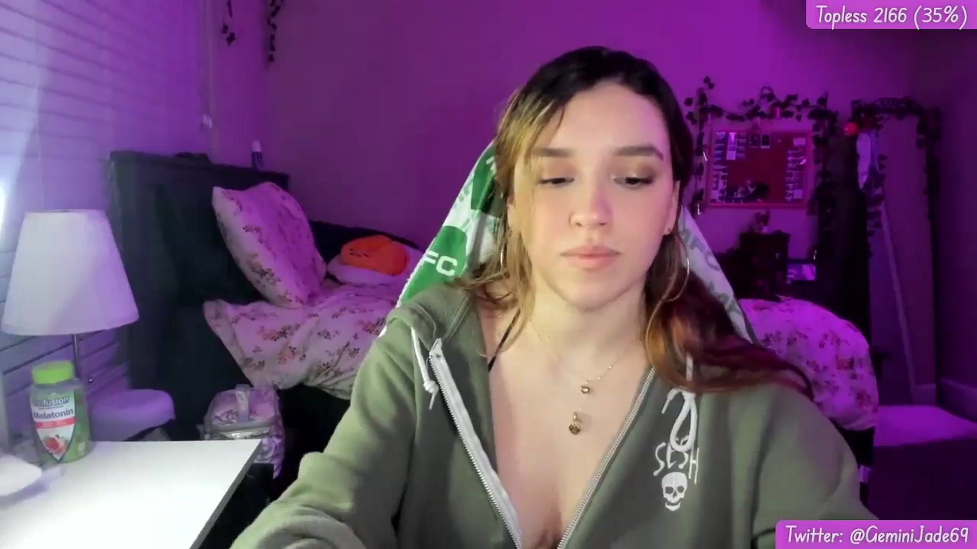 Gallery image thumbnail from GeminiJade69's myfreecams stream on, 01/05/2024, 07:30 image 16 of 20