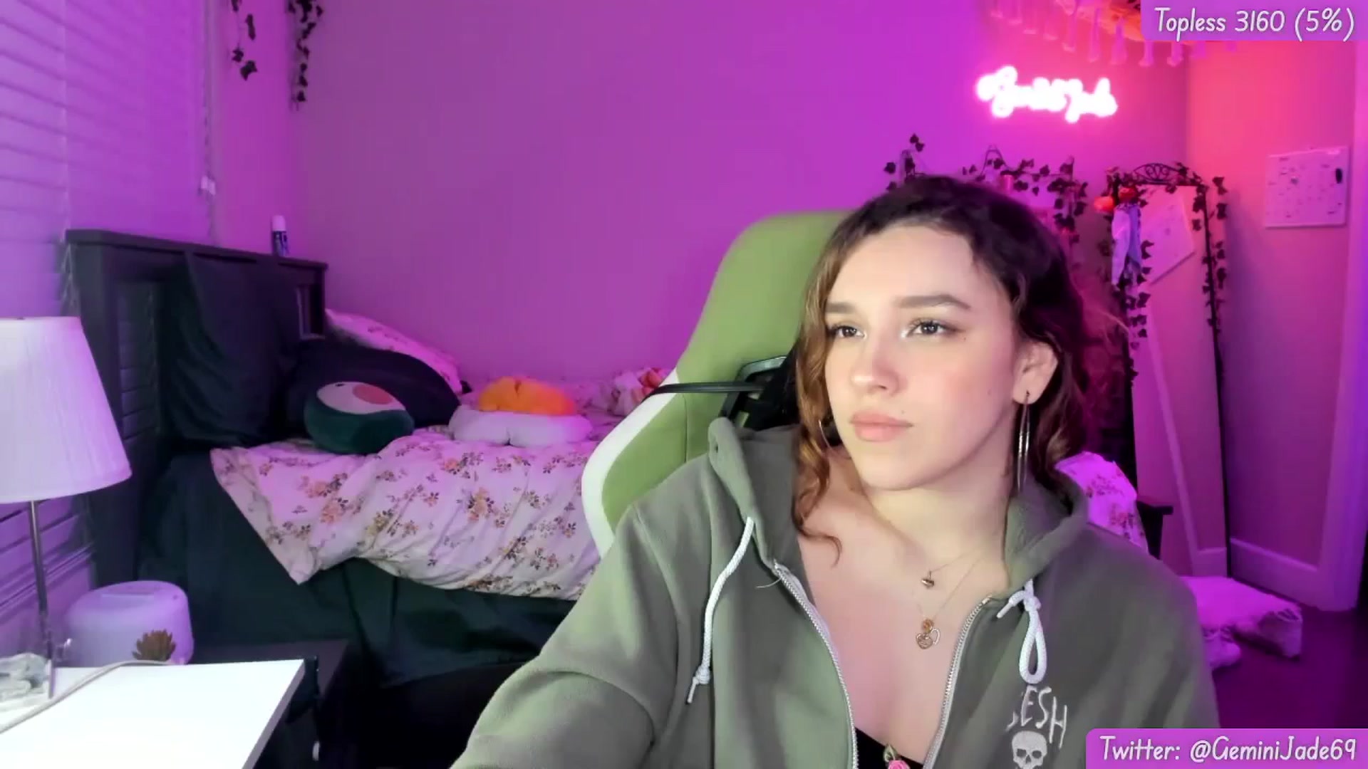 Gallery image thumbnail from GeminiJade69's myfreecams stream on, 01/10/2024, 09:39 image 5 of 20