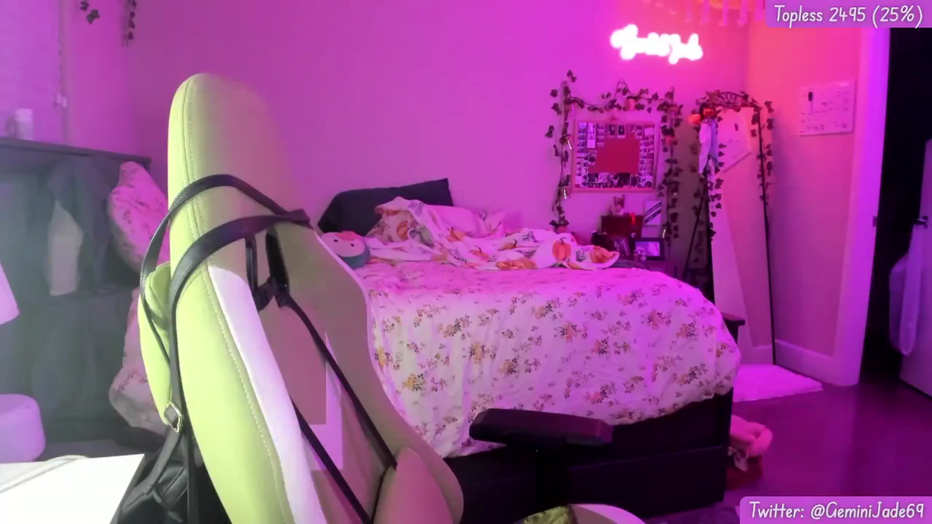 Gallery image thumbnail from GeminiJade69's myfreecams stream on, 03/07/2024, 08:09 image 17 of 20