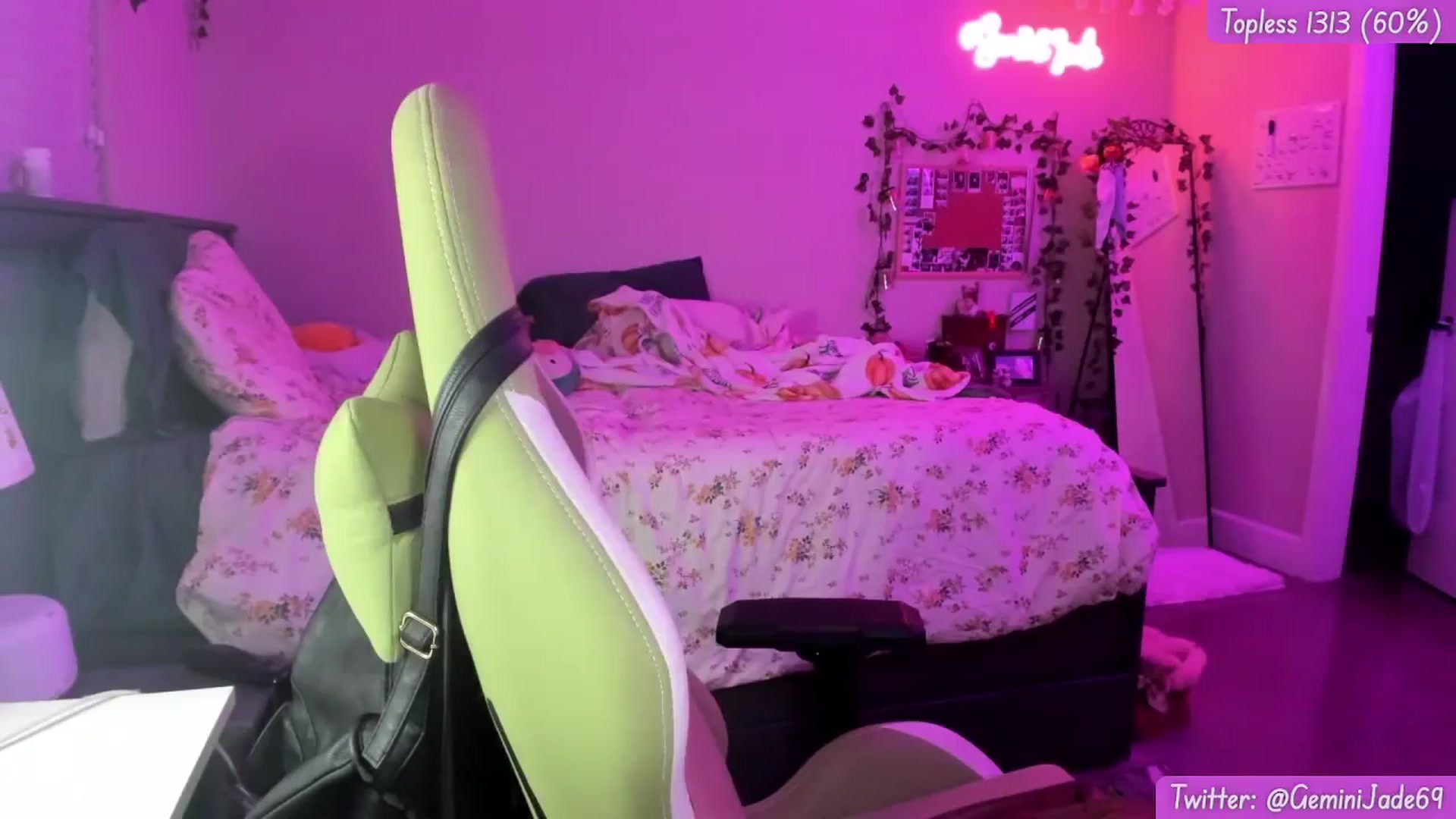 Gallery image thumbnail from GeminiJade69's myfreecams stream on, 03/07/2024, 10:06 image 19 of 20