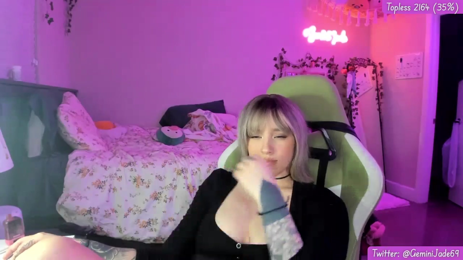 Gallery image thumbnail from GeminiJade69's myfreecams stream on, 03/07/2024, 10:06 image 10 of 20