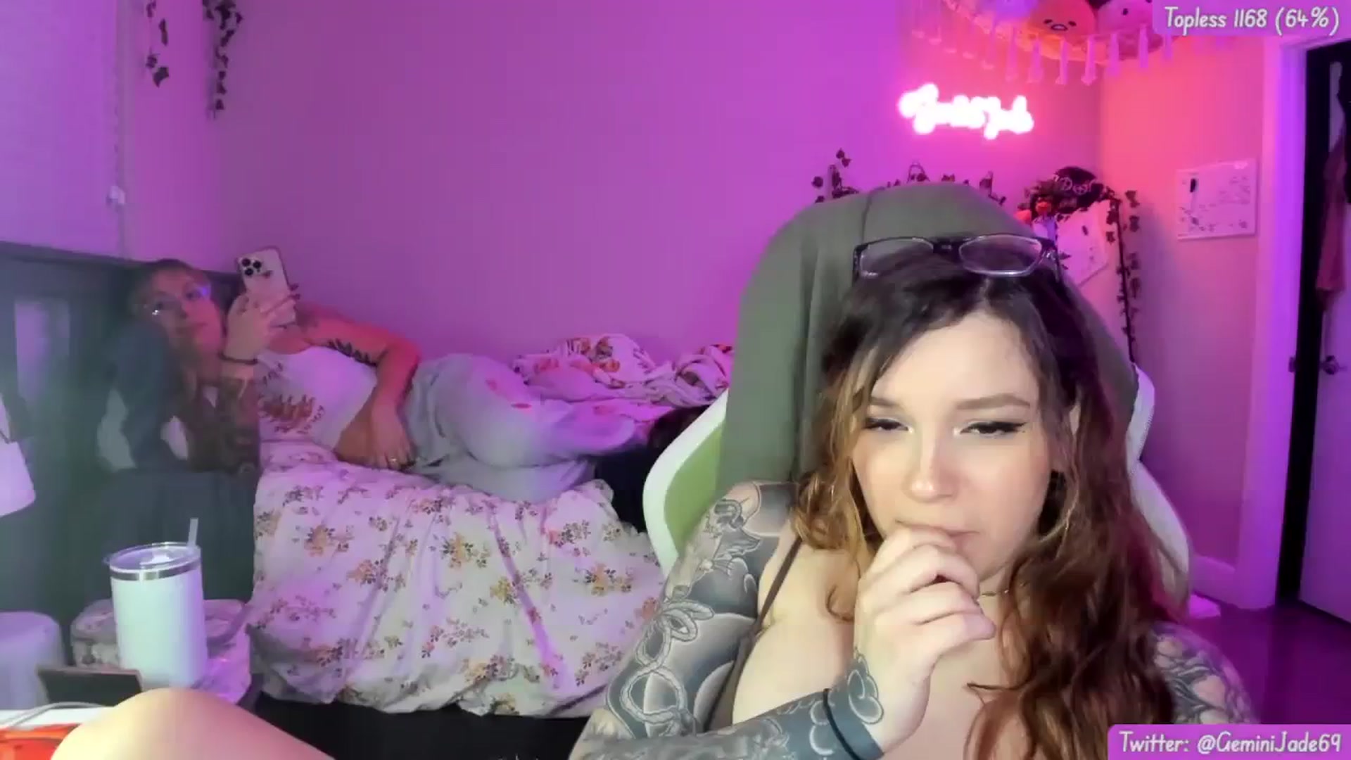 Gallery image thumbnail from GeminiJade69's myfreecams stream on, 03/19/2024, 08:51 image 7 of 20