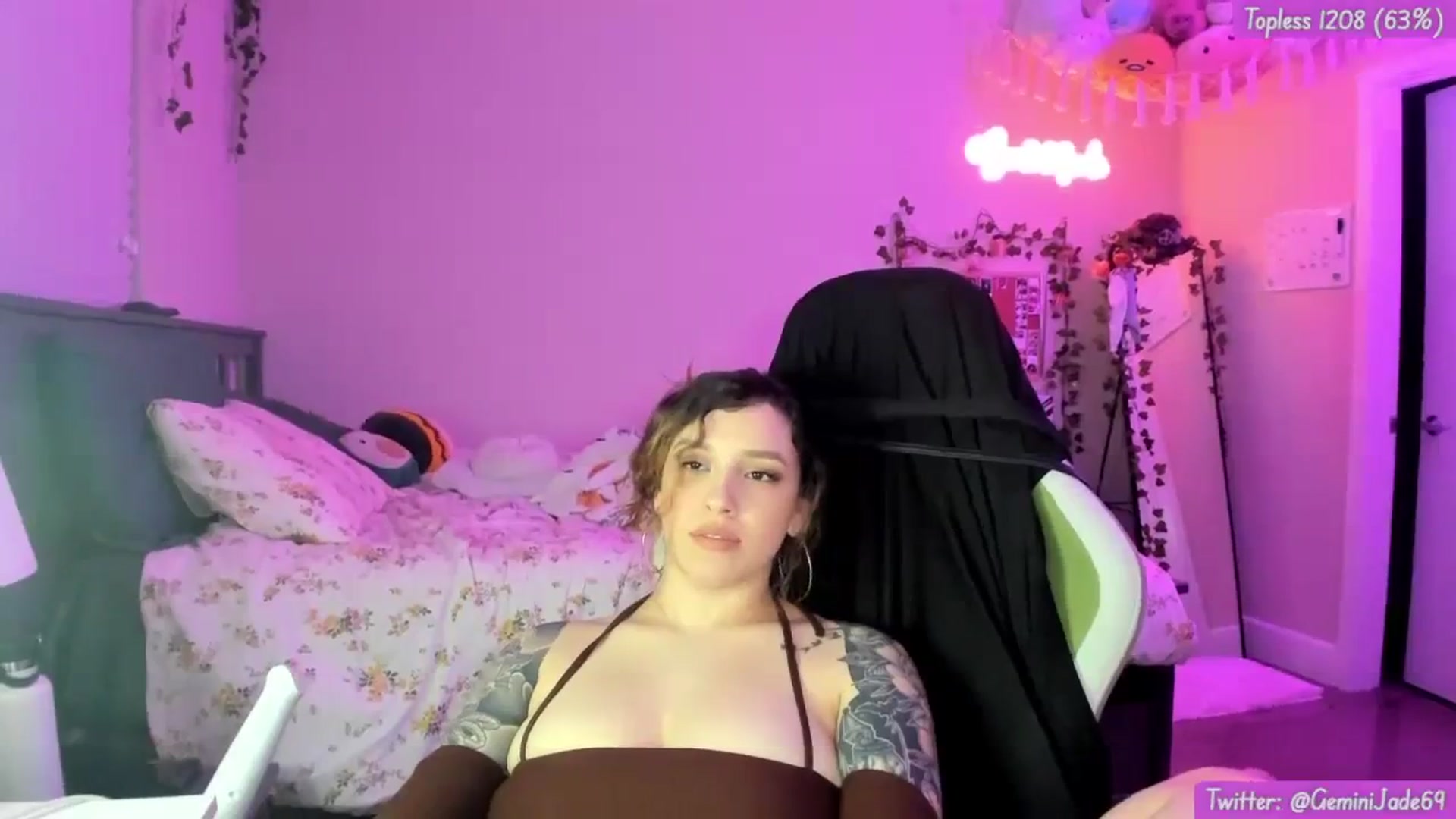 Gallery image thumbnail from GeminiJade69's myfreecams stream on, 04/01/2024, 07:41 image 14 of 20