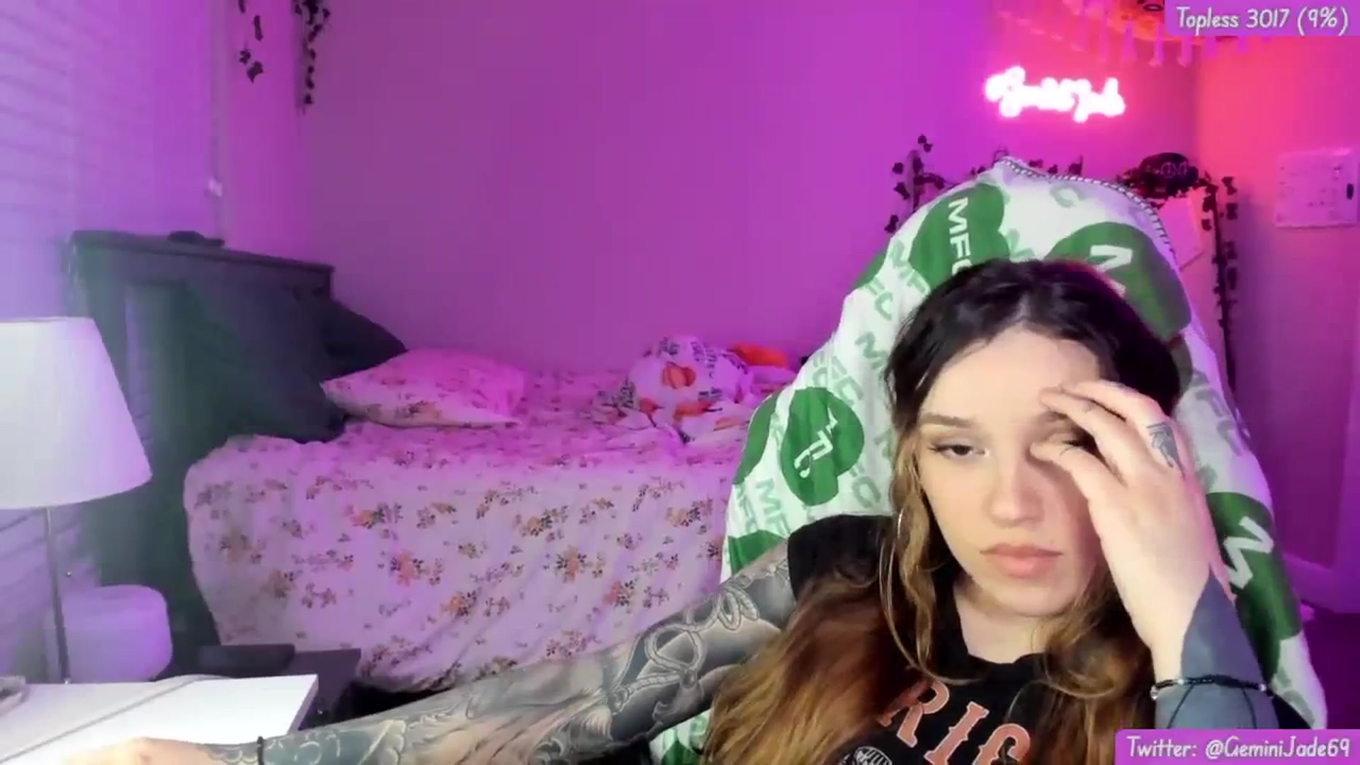 Gallery image thumbnail from GeminiJade69's myfreecams stream on, 04/12/2024, 06:41 image 12 of 20