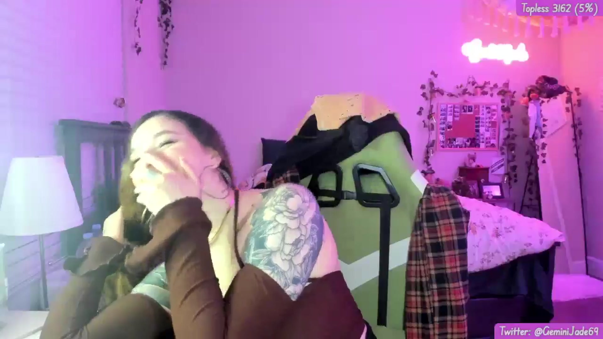 Gallery image thumbnail from GeminiJade69's myfreecams stream on, 05/21/2024, 06:05 image 13 of 20