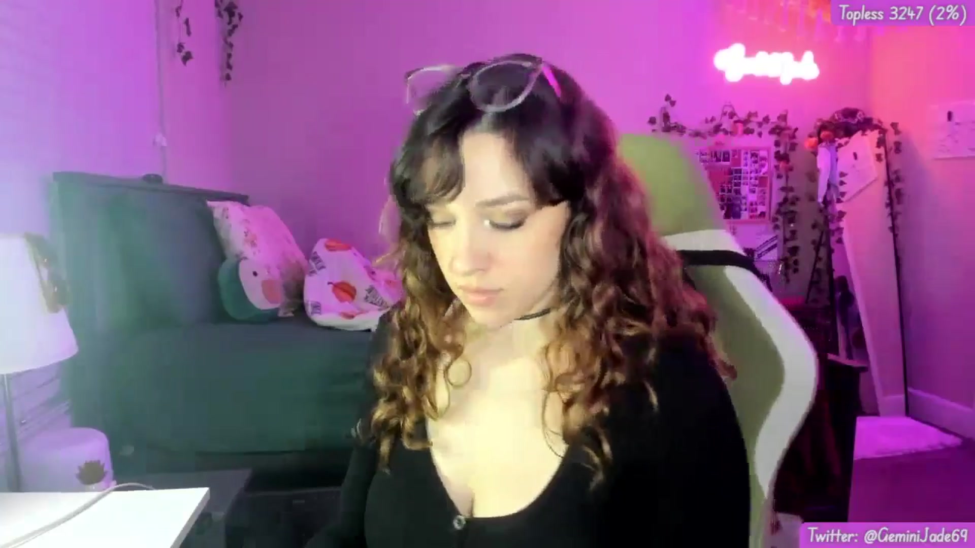 Gallery image thumbnail from GeminiJade69's myfreecams stream on, 06/05/2024, 08:01 image 4 of 20