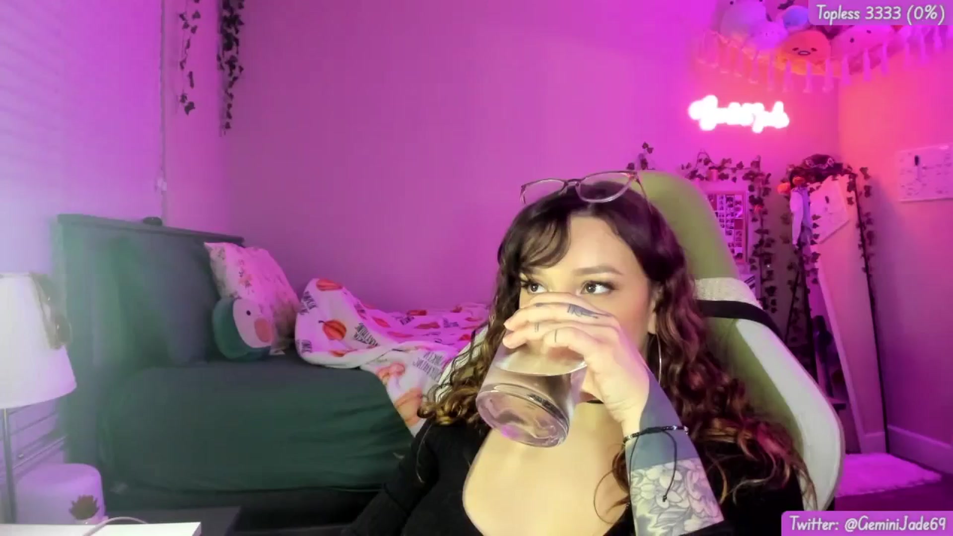 Gallery image thumbnail from GeminiJade69's myfreecams stream on, 06/05/2024, 08:01 image 1 of 20