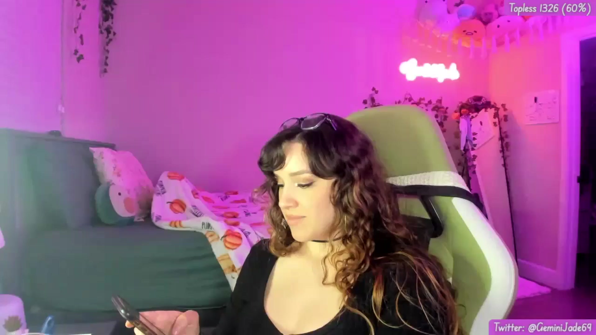 Gallery image thumbnail from GeminiJade69's myfreecams stream on, 06/05/2024, 08:01 image 19 of 20