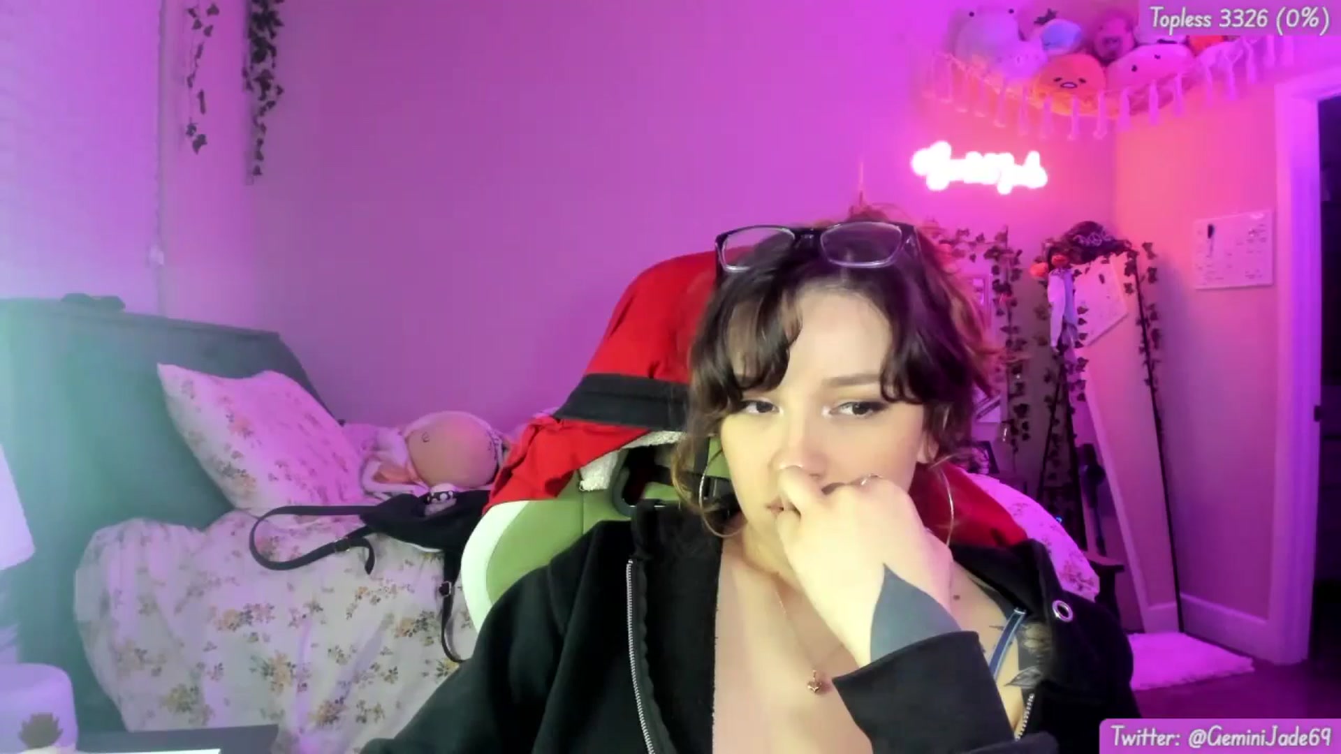 Gallery image thumbnail from GeminiJade69's myfreecams stream on, 06/07/2024, 05:18 image 14 of 20