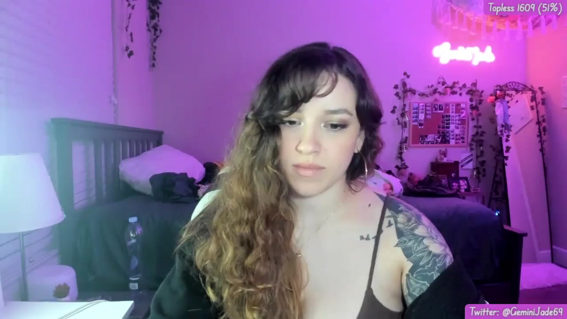 Gallery image thumbnail from GeminiJade69's myfreecams stream on, 06/17/2024, 07:18 image 15 of 20