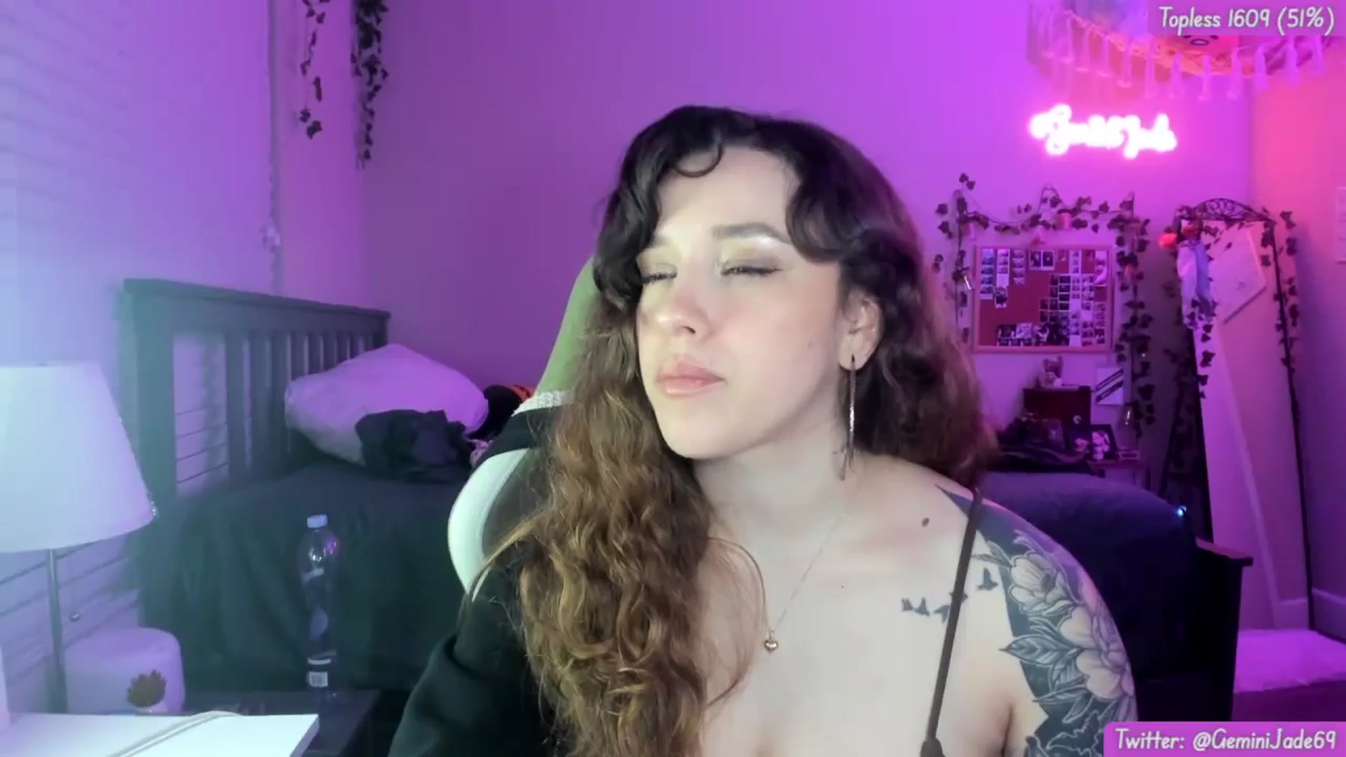 Gallery image thumbnail from GeminiJade69's myfreecams stream on, 06/17/2024, 07:18 image 18 of 20