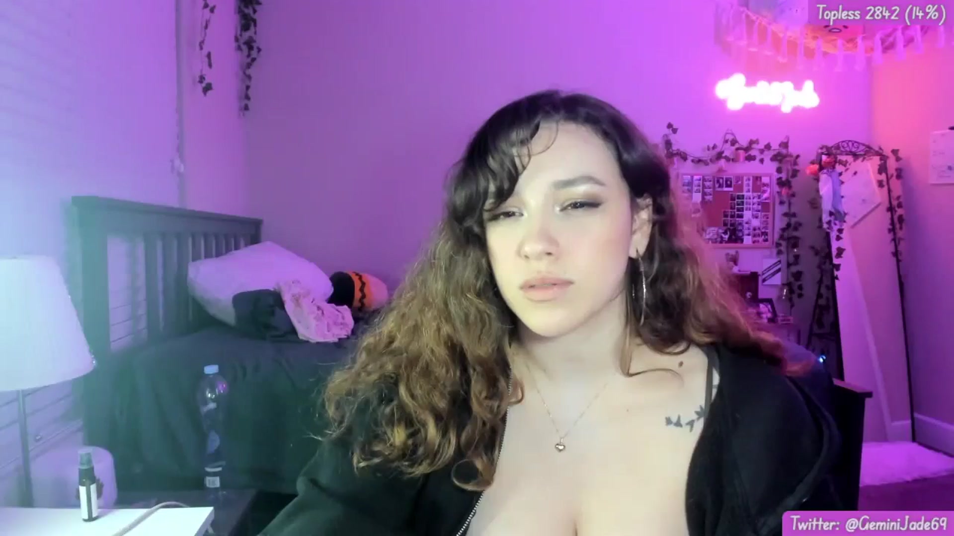 Gallery image thumbnail from GeminiJade69's myfreecams stream on, 06/17/2024, 07:18 image 5 of 20