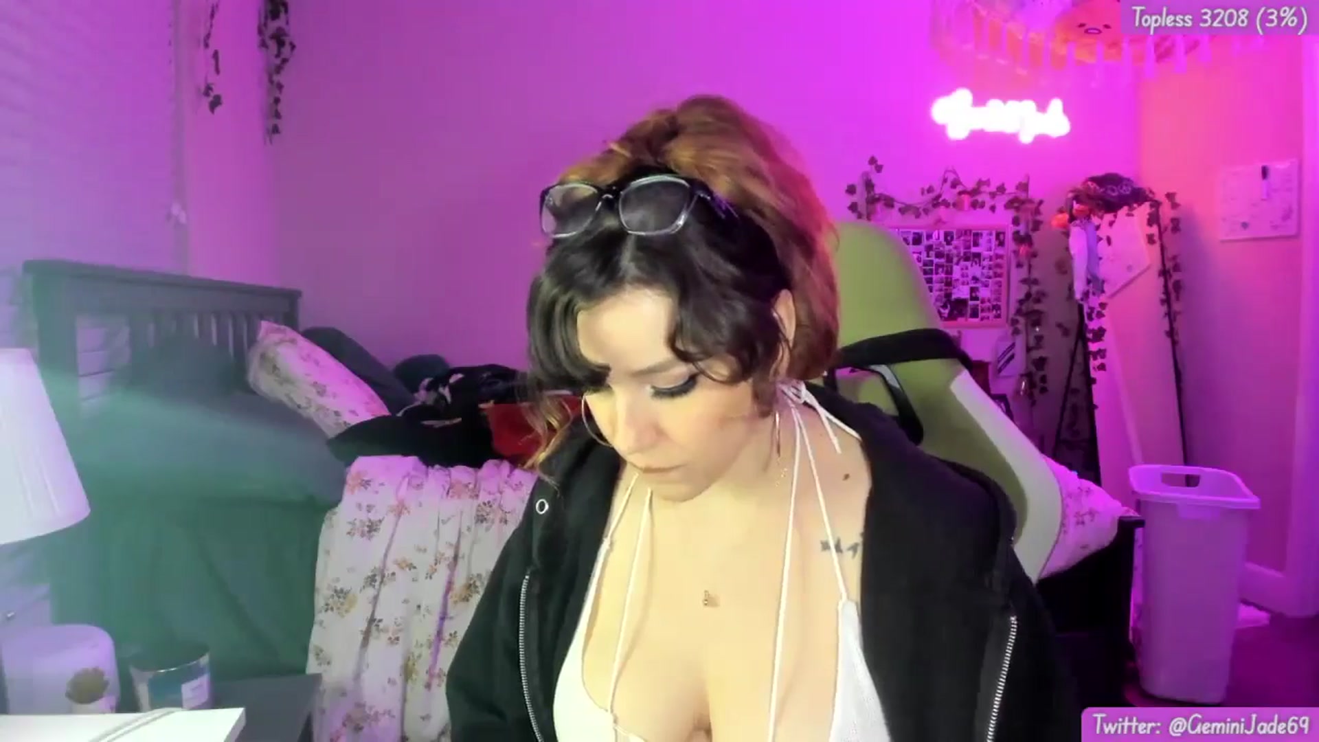 Gallery image thumbnail from GeminiJade69's myfreecams stream on, 06/26/2024, 06:28 image 6 of 20
