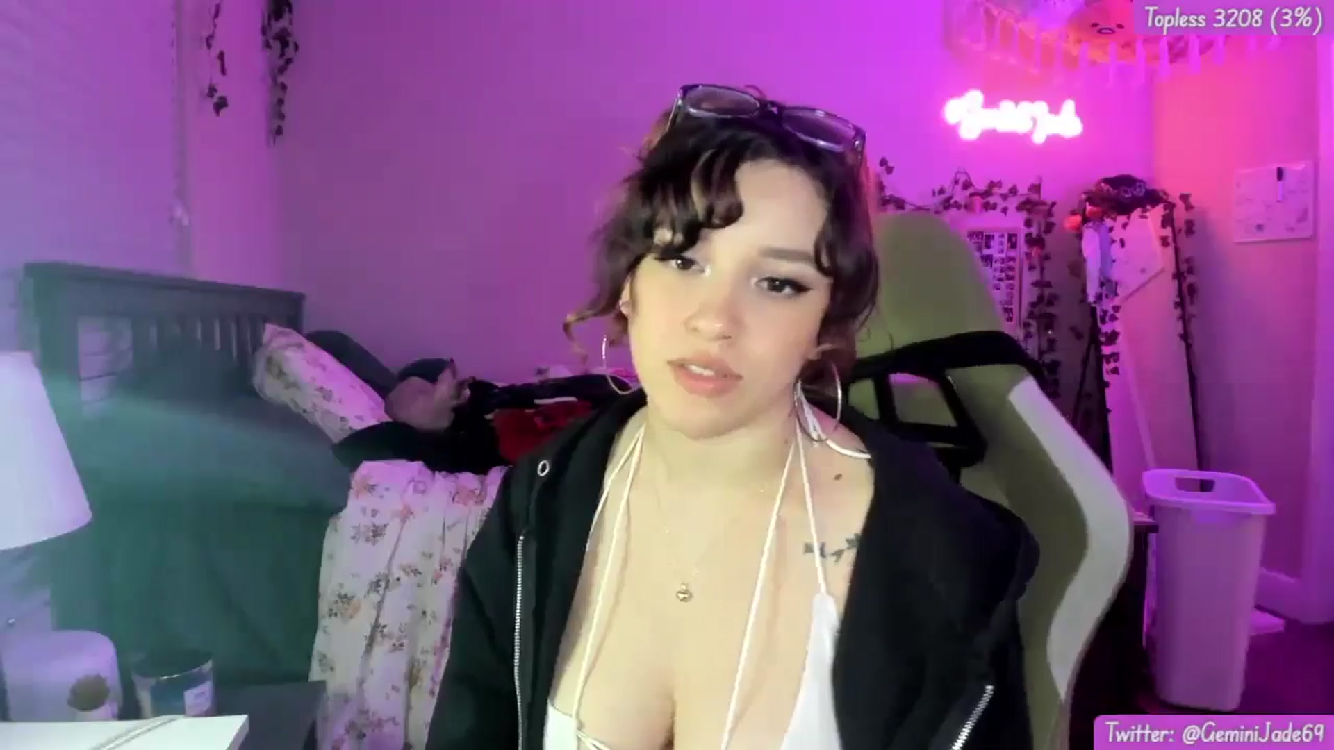 Gallery image thumbnail from GeminiJade69's myfreecams stream on, 06/26/2024, 06:28 image 10 of 20