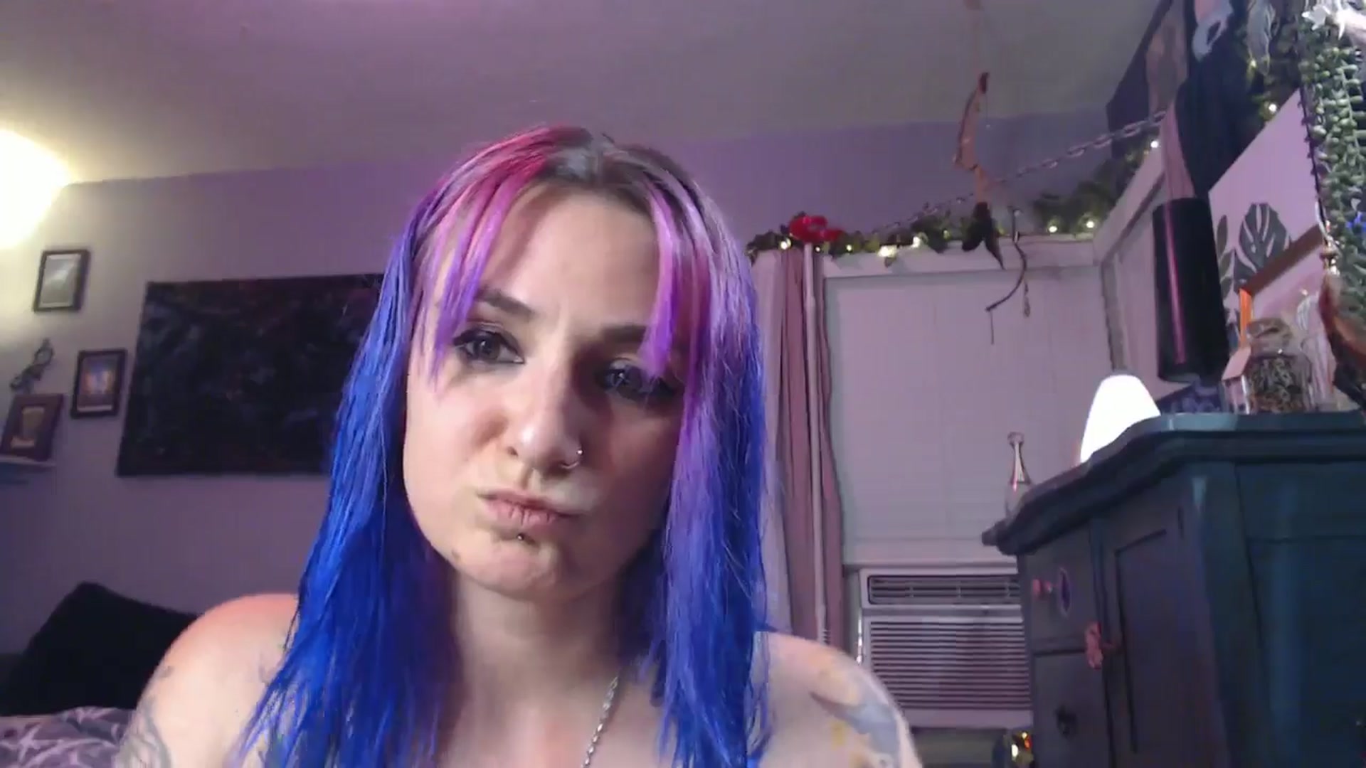 Gallery image thumbnail from GemmaFlame's myfreecams stream on, 06/21/2024, 06:39 image 2 of 20