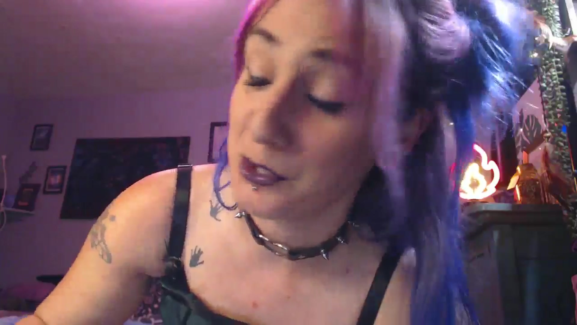 Gallery image thumbnail from GemmaFlame's myfreecams stream on, 06/29/2024, 03:44 image 5 of 20