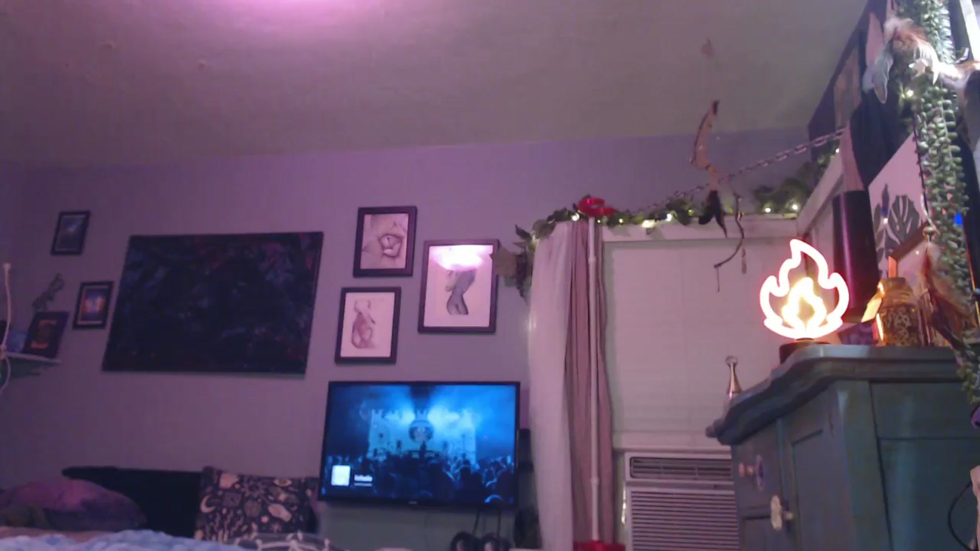 Gallery image thumbnail from GemmaFlame's myfreecams stream on, 06/29/2024, 03:44 image 6 of 20