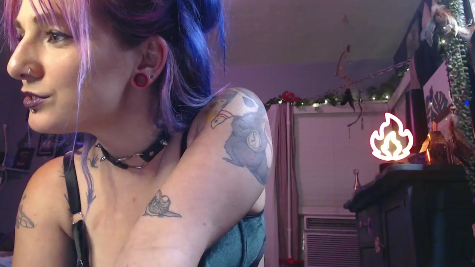 Gallery image thumbnail from GemmaFlame's myfreecams stream on, 06/29/2024, 03:44 image 8 of 20