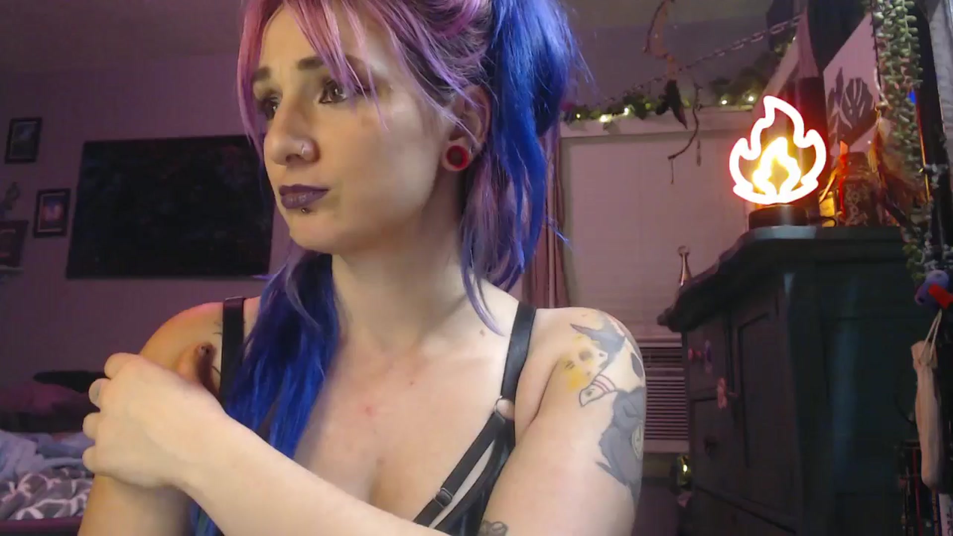 Gallery image thumbnail from GemmaFlame's myfreecams stream on, 06/29/2024, 07:26 image 16 of 20