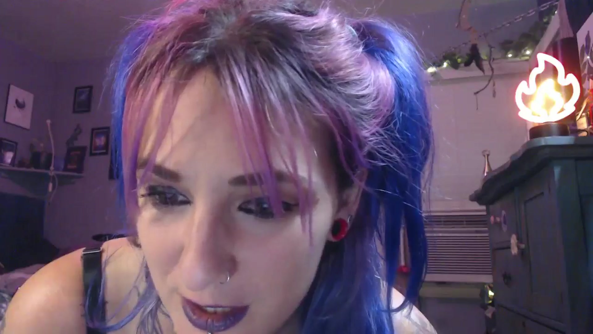 Gallery image thumbnail from GemmaFlame's myfreecams stream on, 06/29/2024, 07:26 image 11 of 20