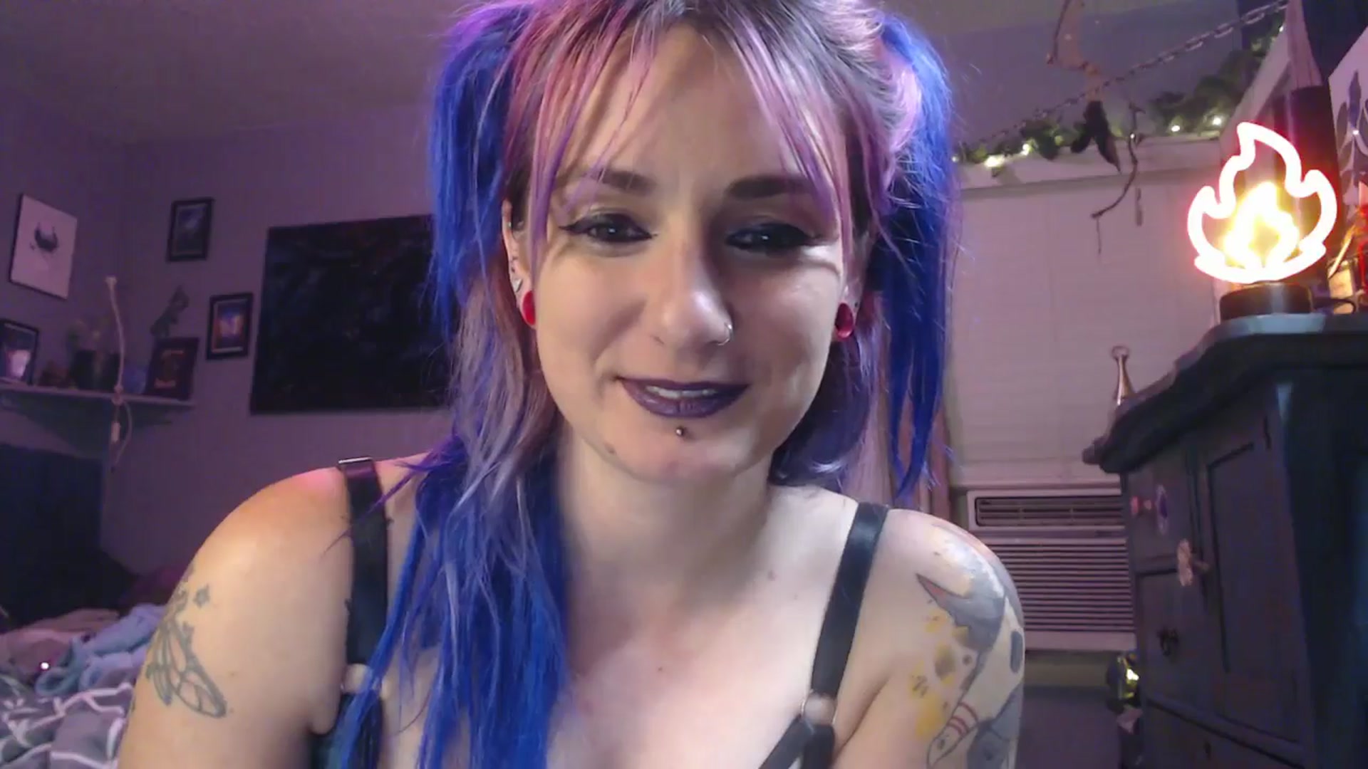 Gallery image thumbnail from GemmaFlame's myfreecams stream on, 06/29/2024, 07:26 image 10 of 20