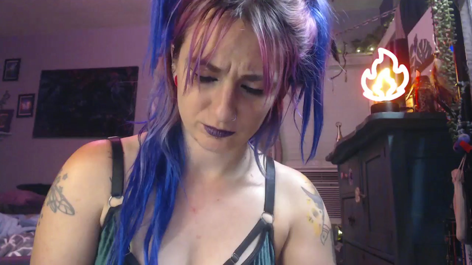 Gallery image thumbnail from GemmaFlame's myfreecams stream on, 06/29/2024, 07:26 image 17 of 20
